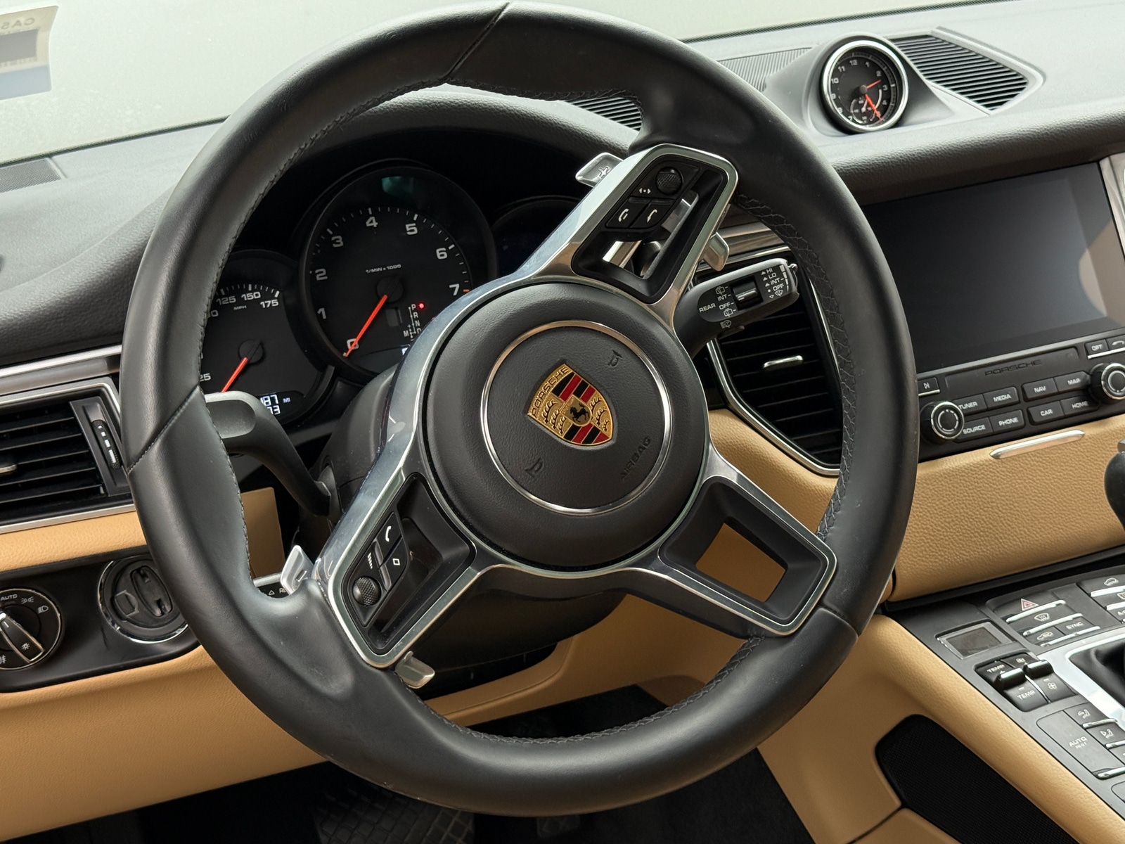 Thumbnail: 2017 Porsche Macan - 4