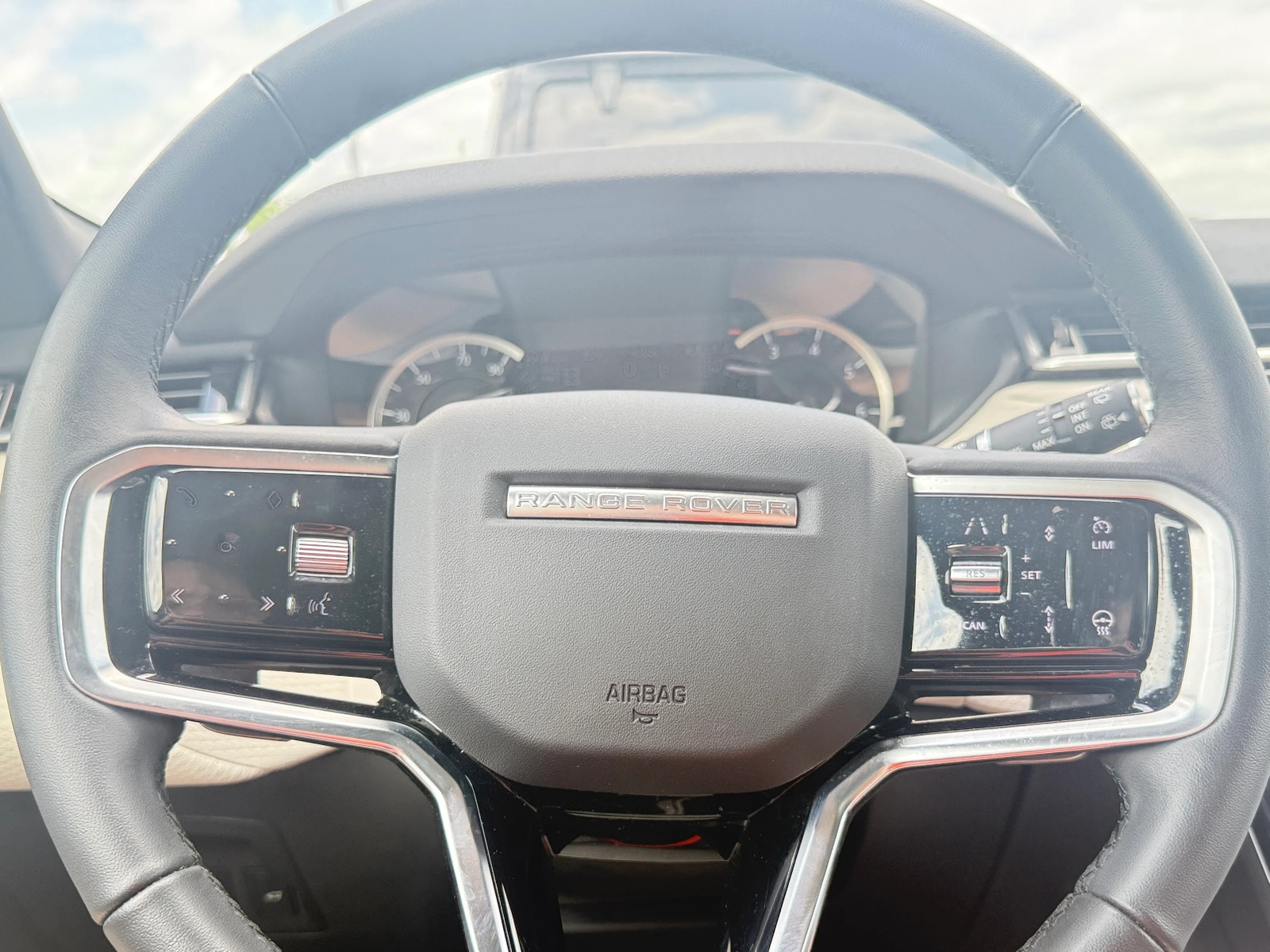 Thumbnail: 2023 Land Rover Range Rover Velar - 4