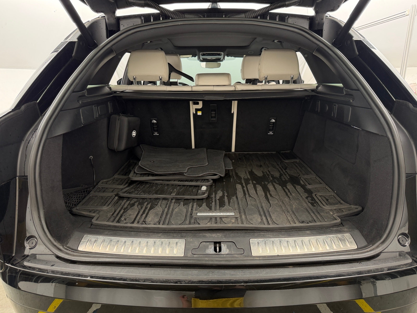 Thumbnail: 2023 Land Rover Range Rover Velar - 6