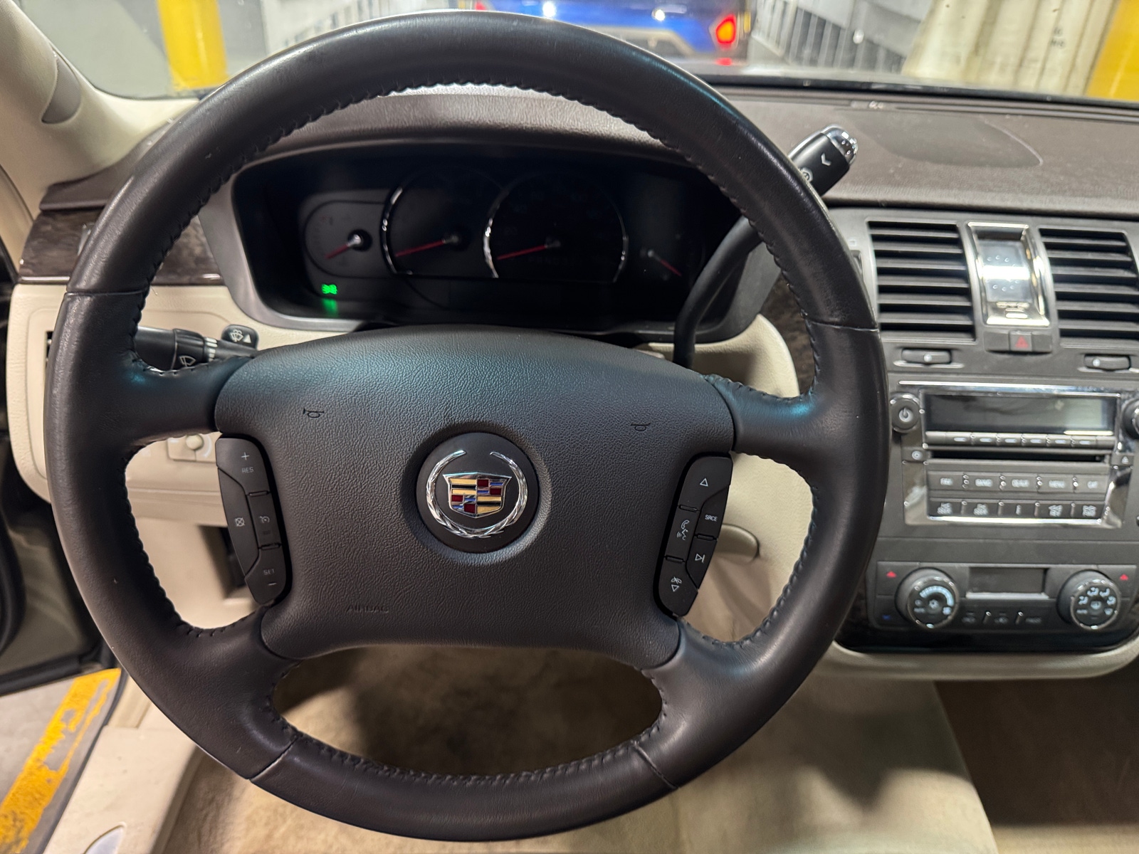 Thumbnail: 2011 Cadillac DTS - 4