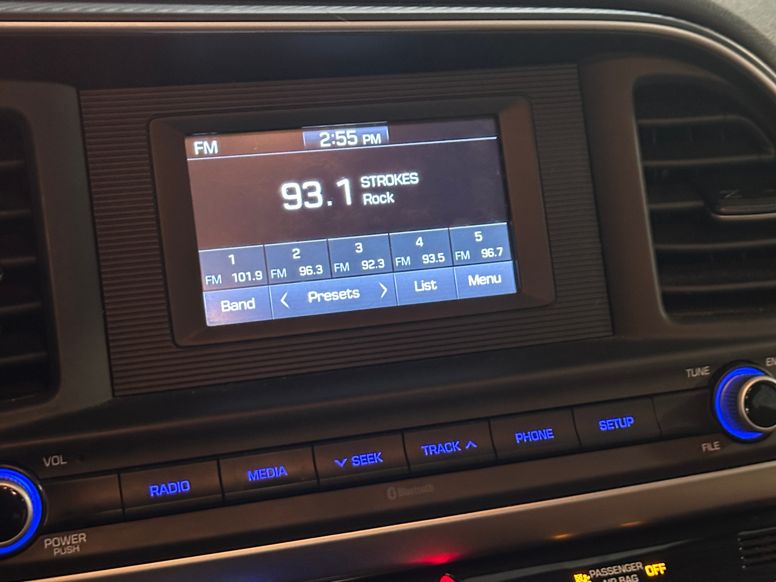 Thumbnail: 2020 Hyundai Elantra - 4