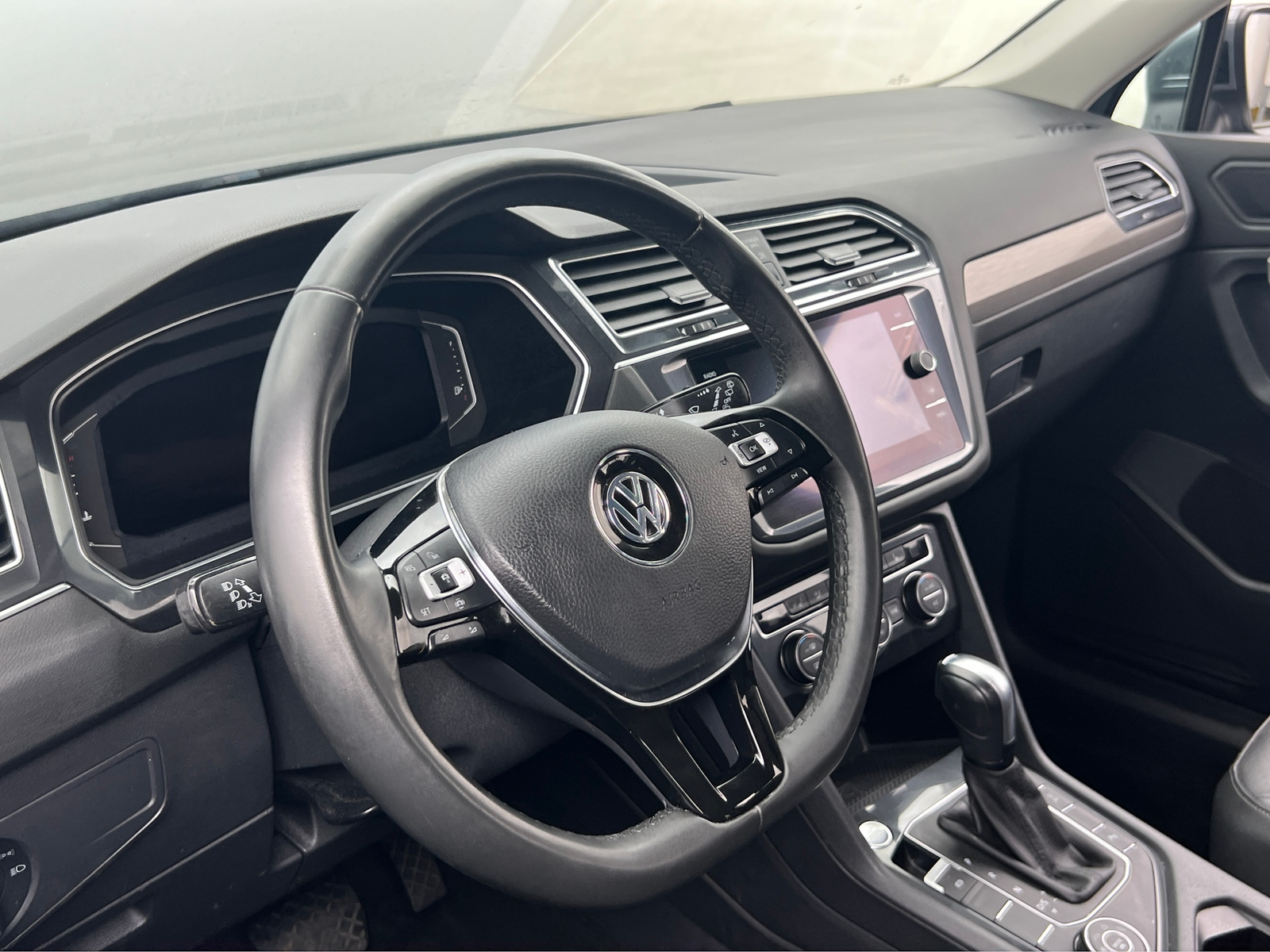 Thumbnail: 2020 Volkswagen Tiguan - 4