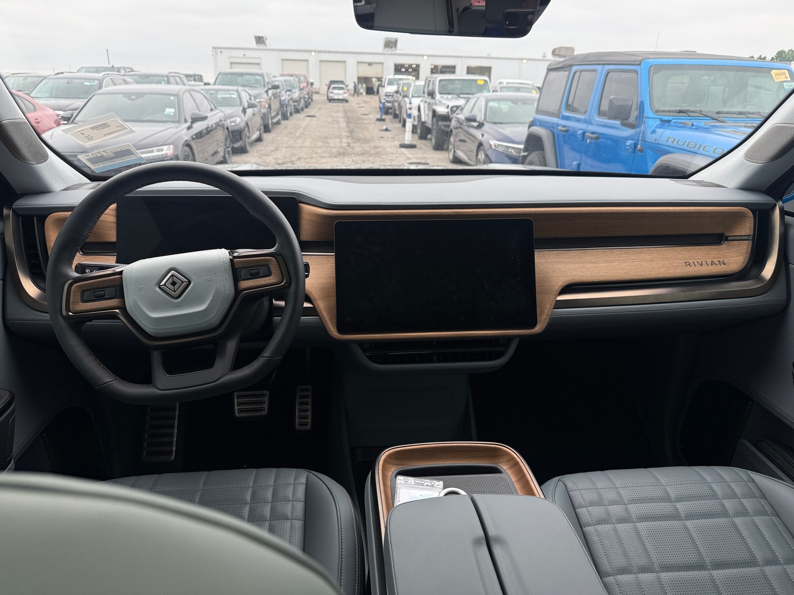 Thumbnail: 2026 Rivian R1T - 2