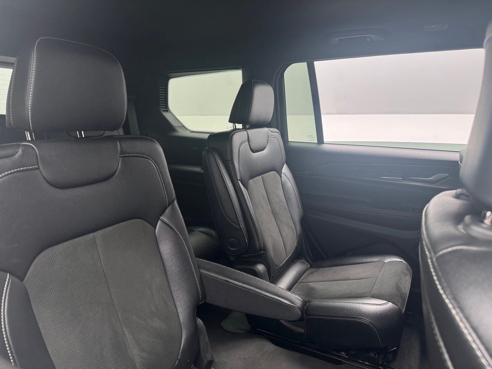 Thumbnail: 2023 Jeep Grand Cherokee L - 5