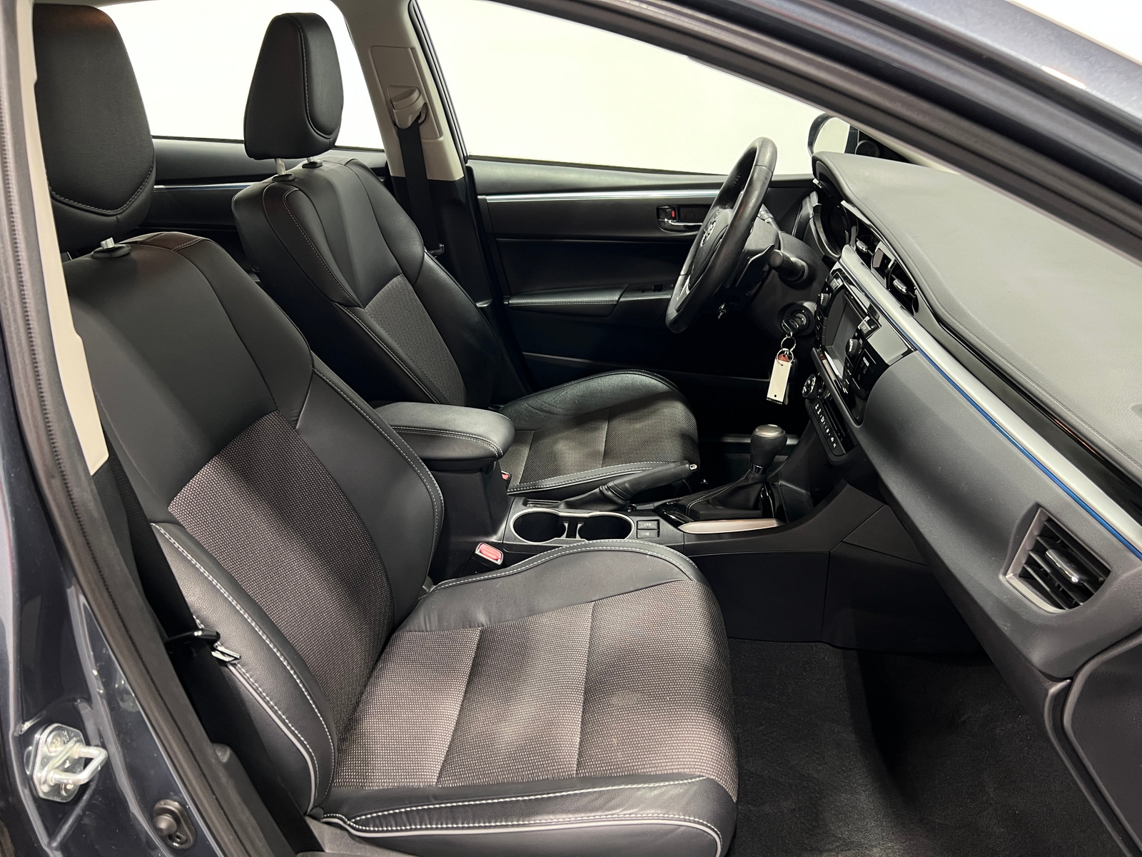 Thumbnail: 2014 Toyota Corolla - 2