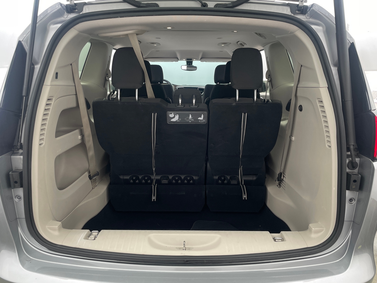 Thumbnail: 2017 Chrysler Pacifica - 7