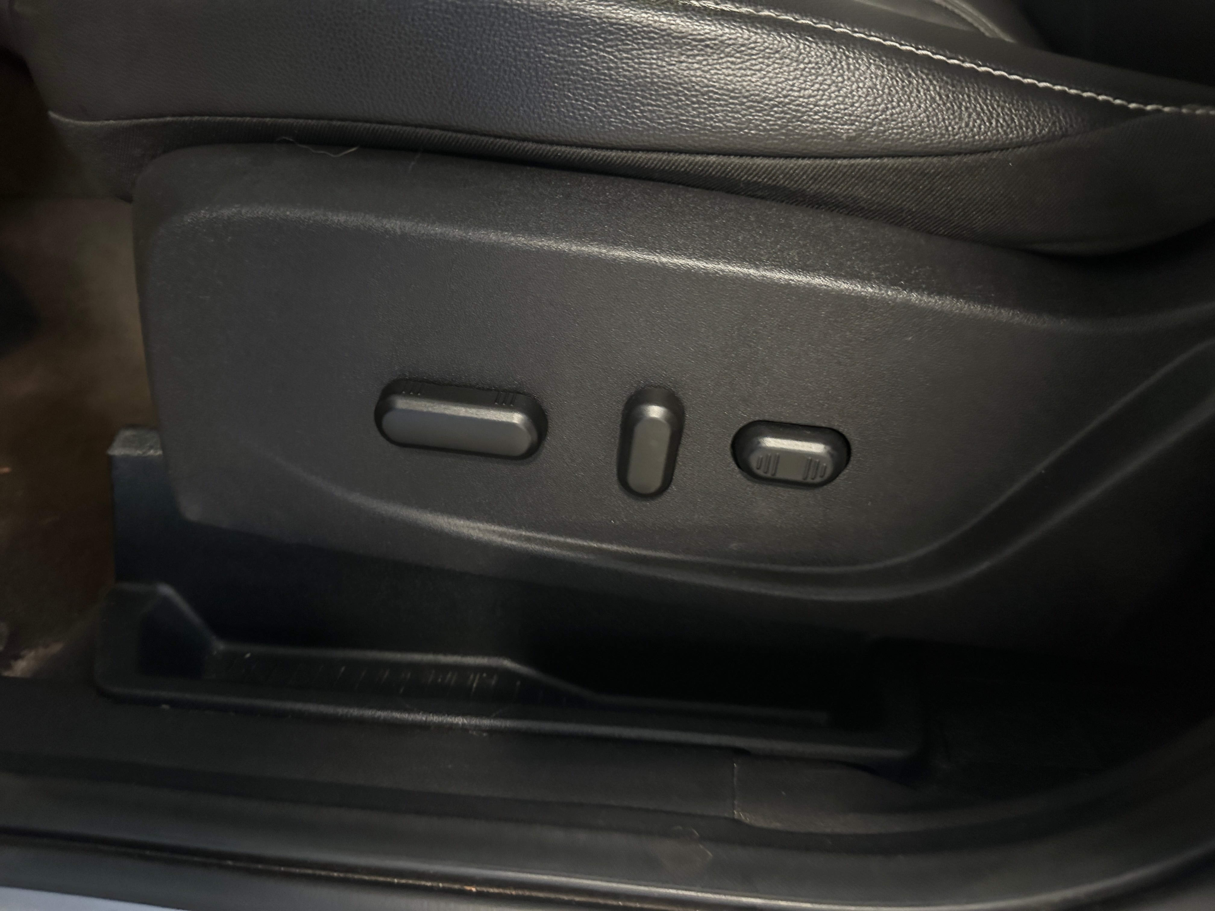 Used 2018 Ford Escape SEL with VIN 1FMCU9HD0JUA64395 for sale in Auburn, WA