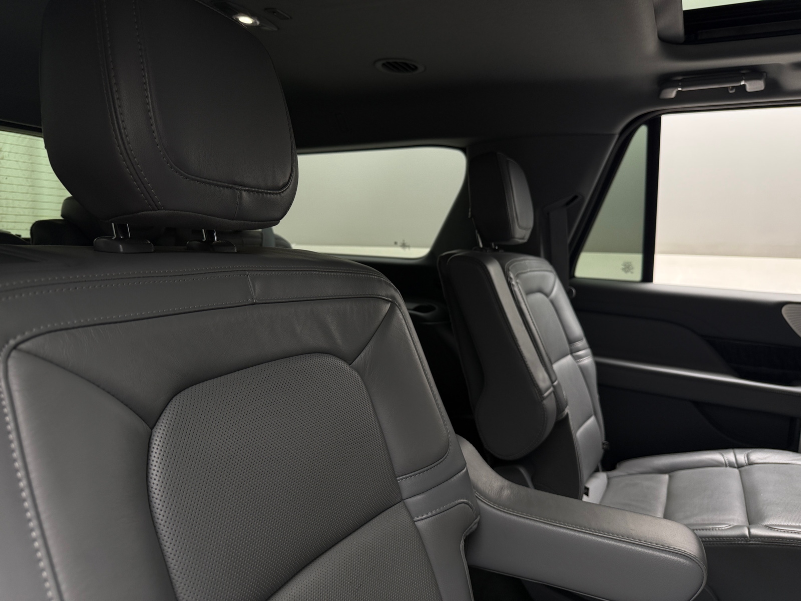 Thumbnail: 2021 Lincoln Navigator L - 5