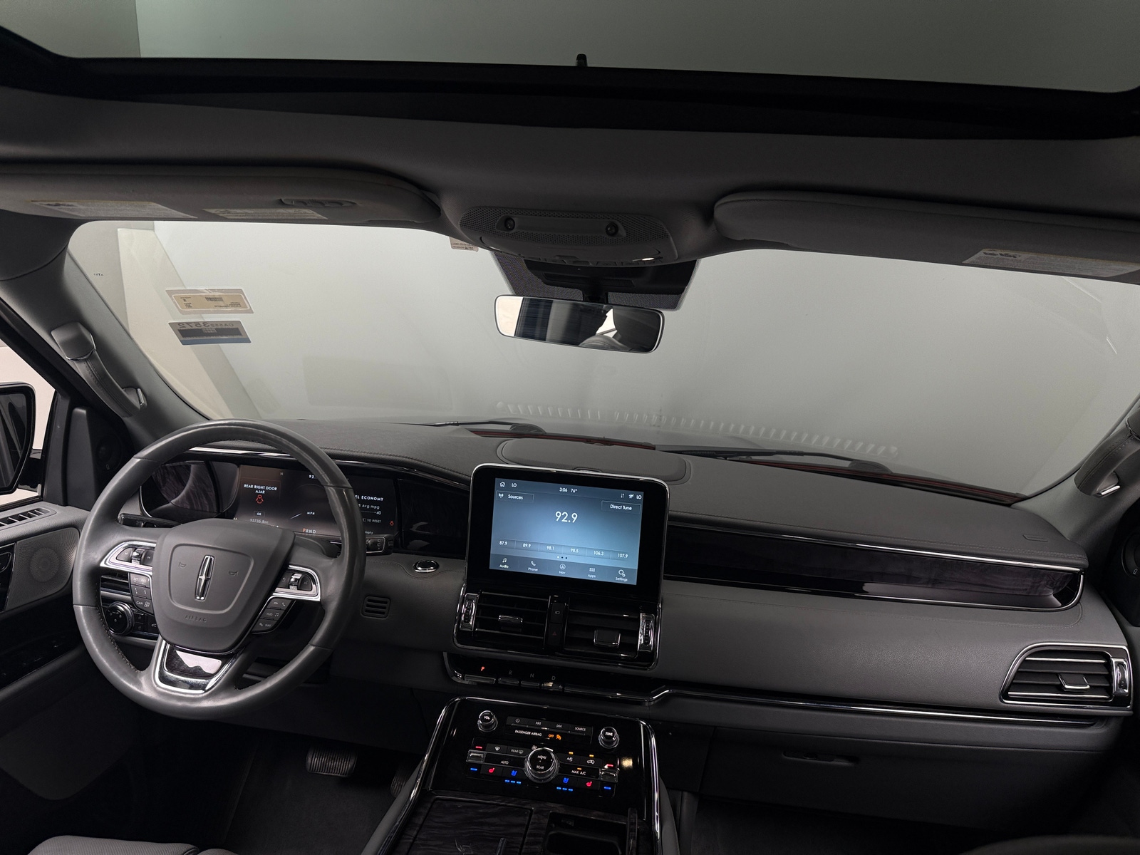 Thumbnail: 2021 Lincoln Navigator L - 2