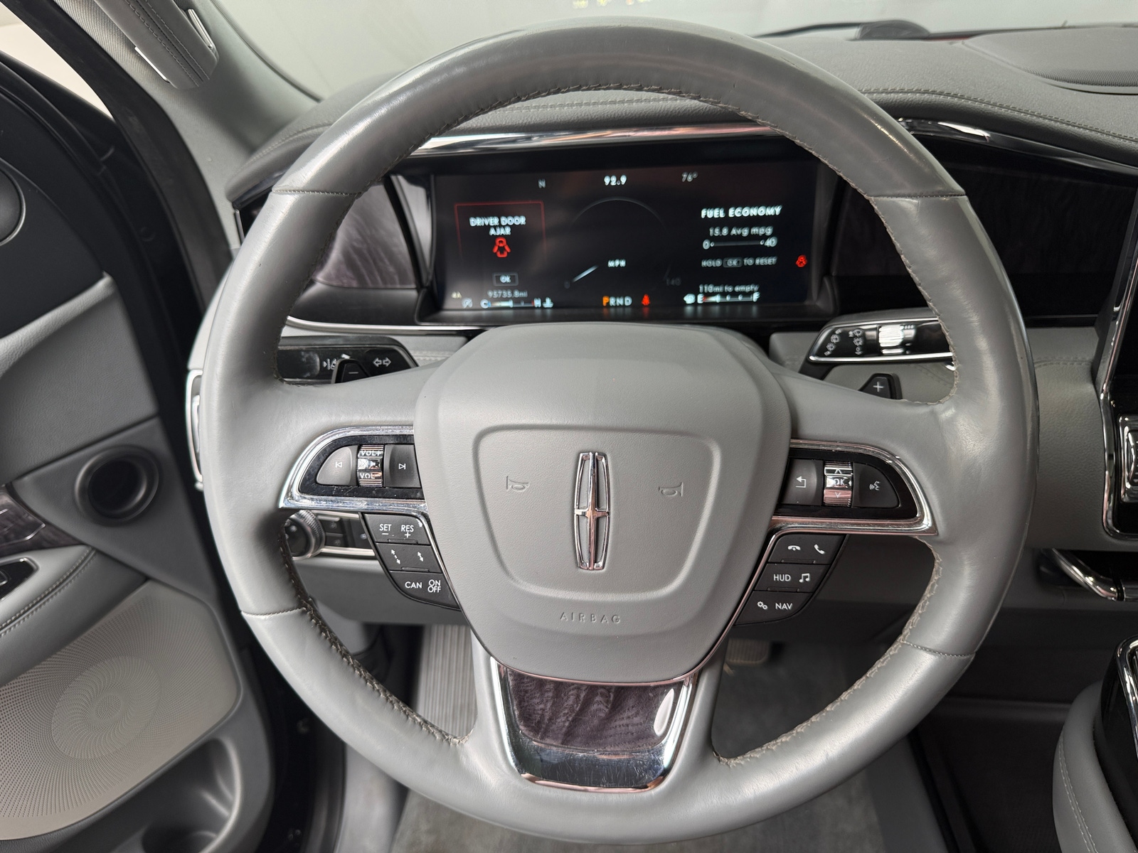 Thumbnail: 2021 Lincoln Navigator L - 4