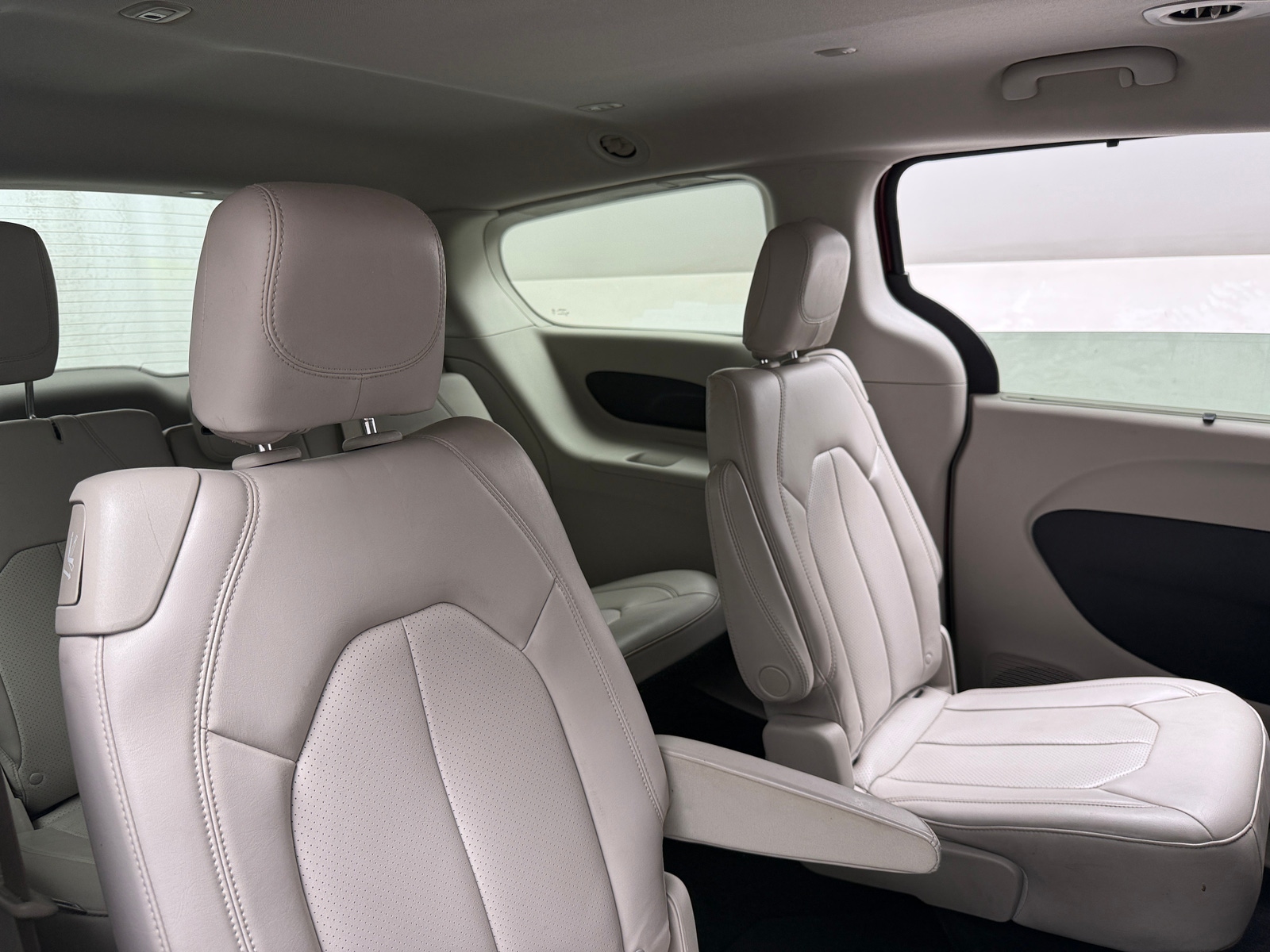 Thumbnail: 2021 Chrysler Voyager - 5