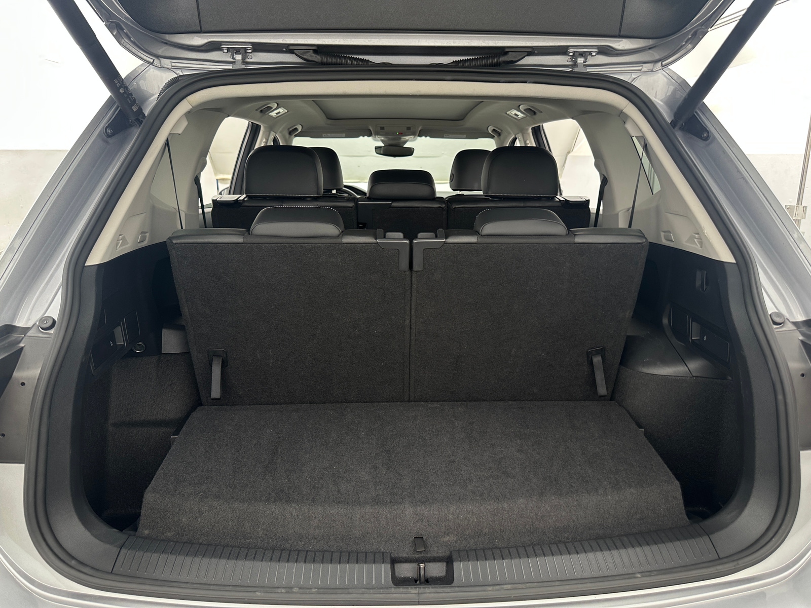 Thumbnail: 2024 Volkswagen Tiguan - 6