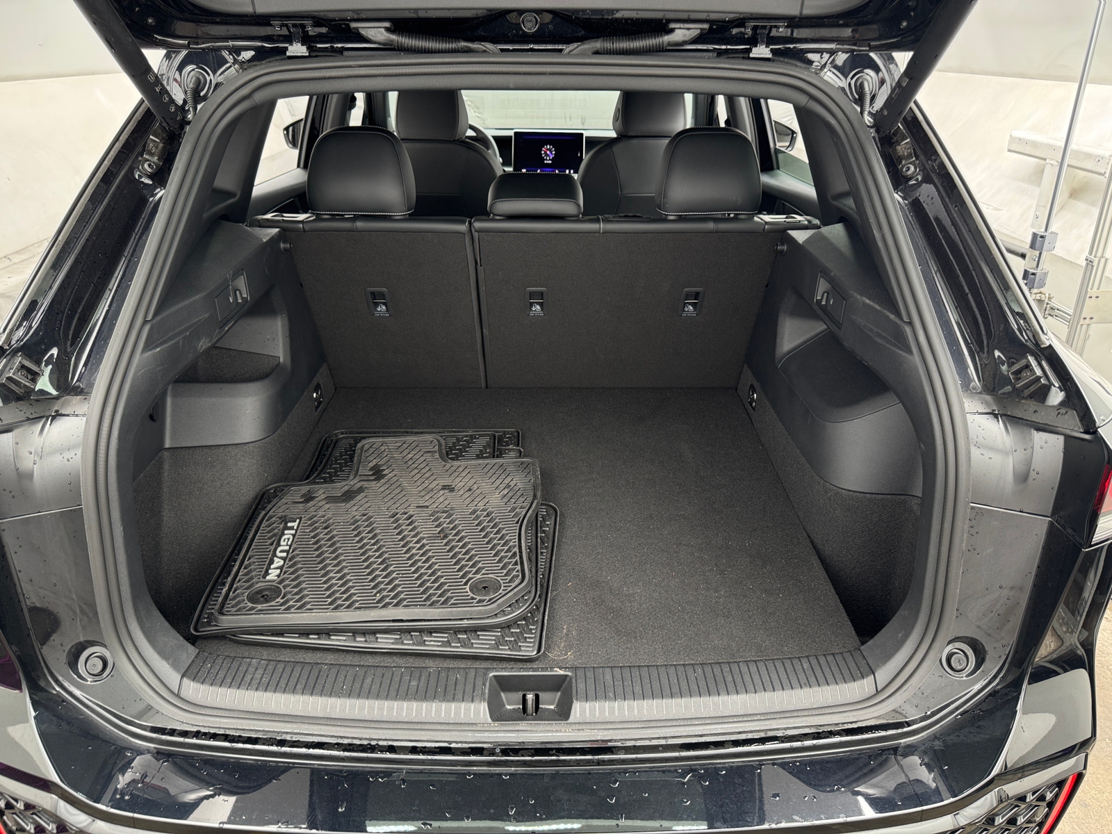 Thumbnail: 2025 Volkswagen Tiguan - 6