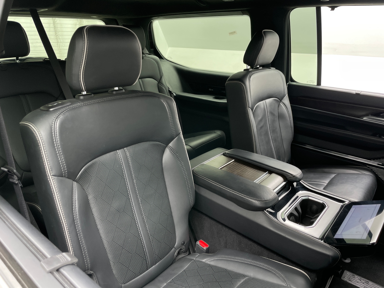 Thumbnail: 2023 Jeep Grand Wagoneer - 5