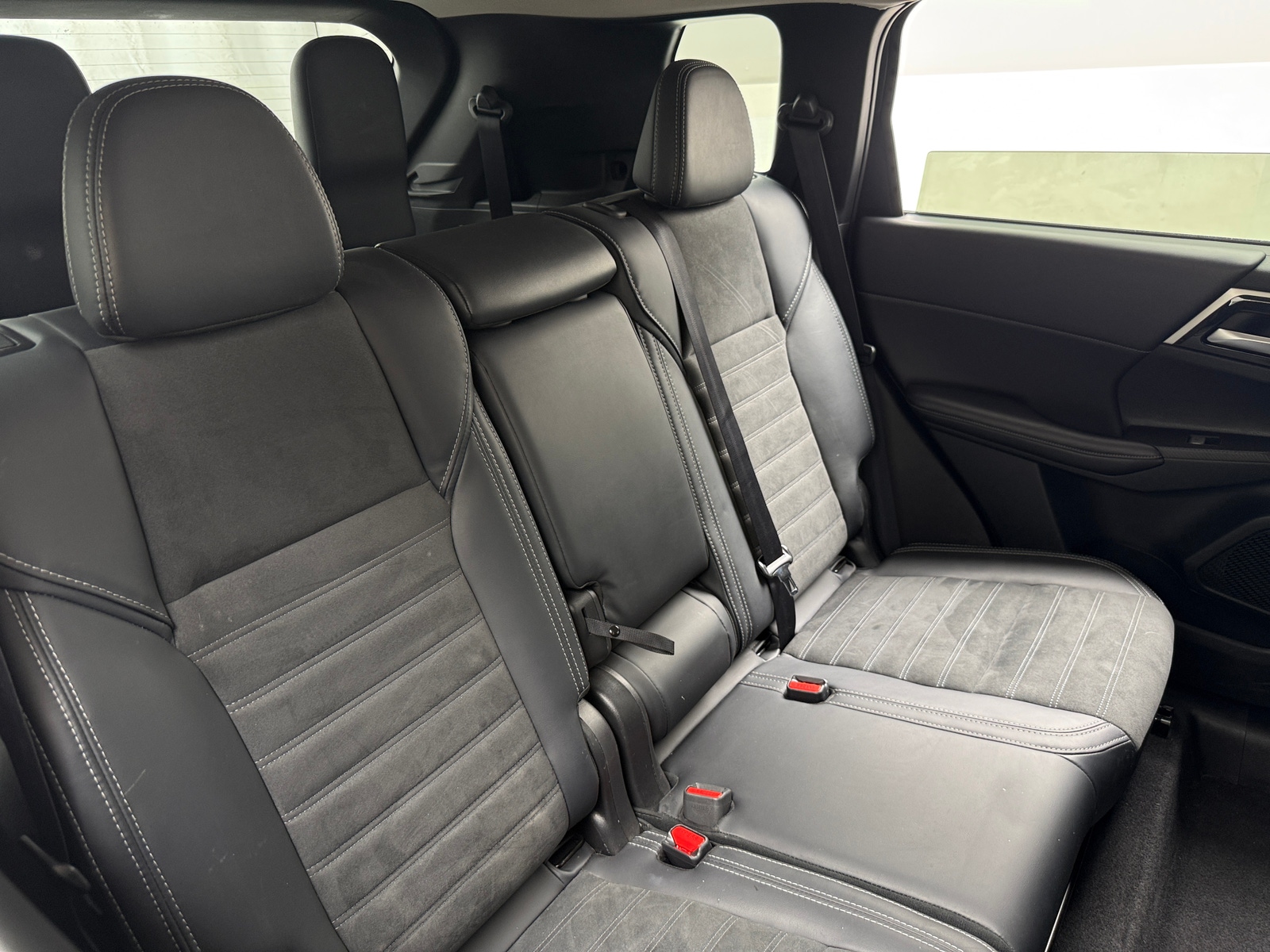 Thumbnail: 2024 Mitsubishi Outlander - 5