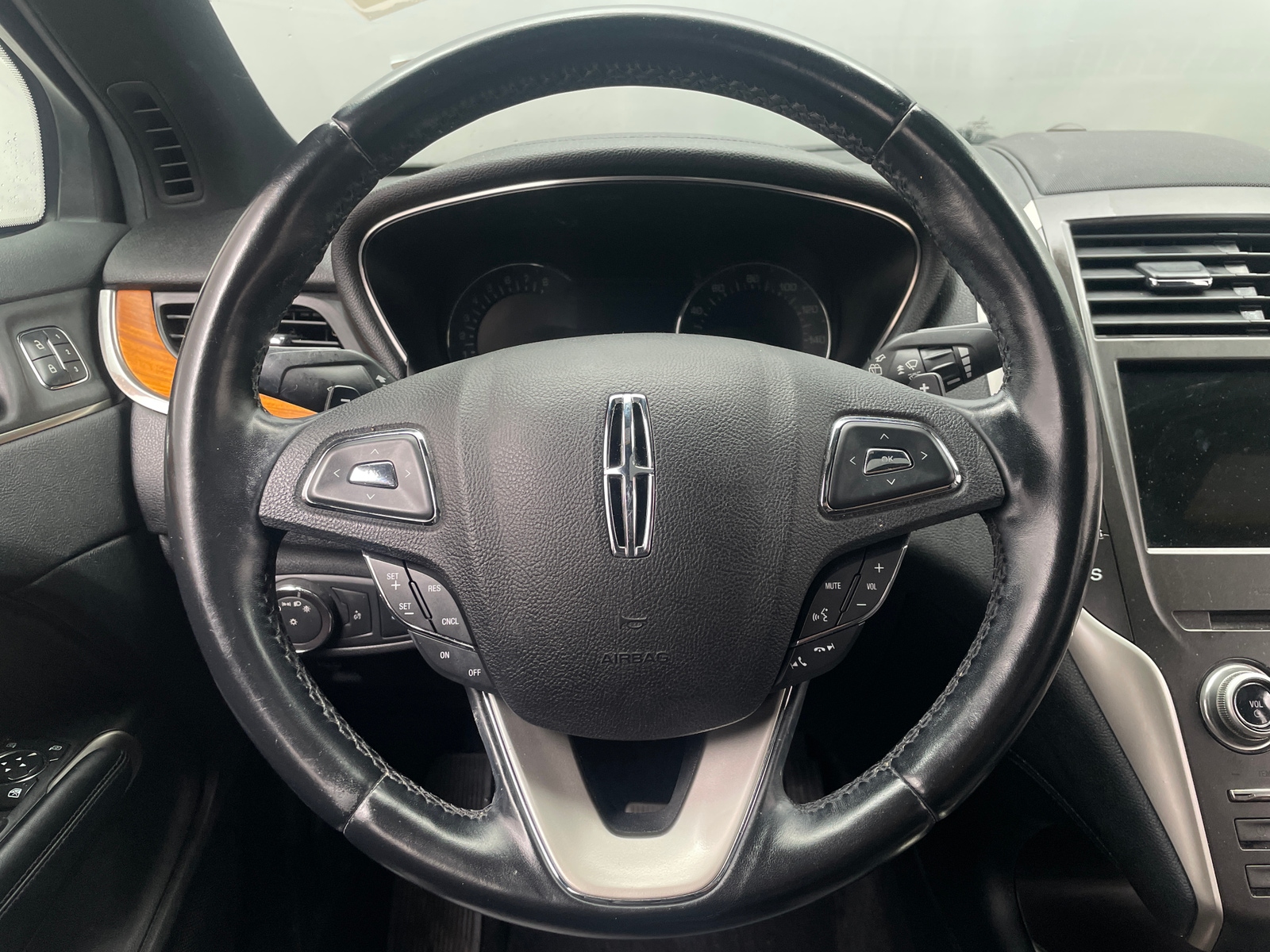 Thumbnail: 2017 Lincoln MKC - 4