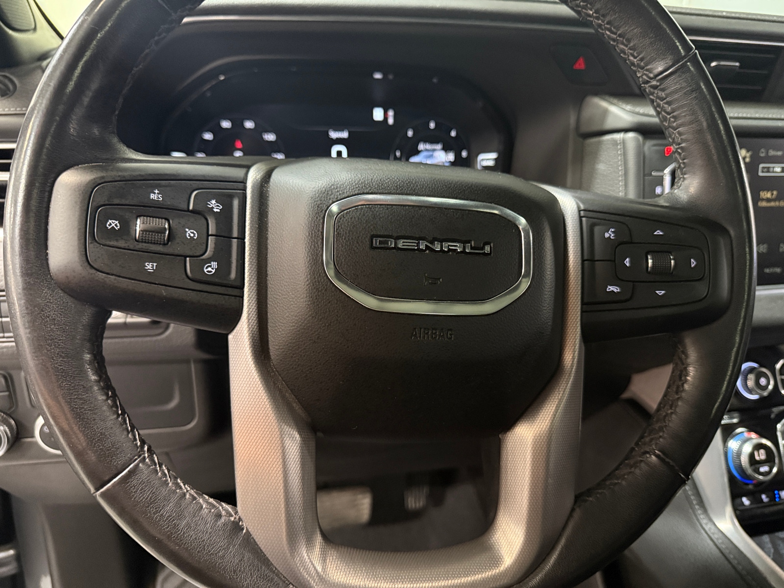 Thumbnail: 2022 GMC Yukon XL - 4