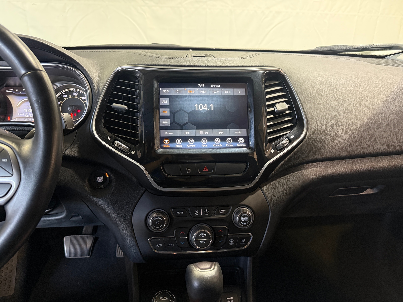 Thumbnail: 2020 Jeep Cherokee - 3