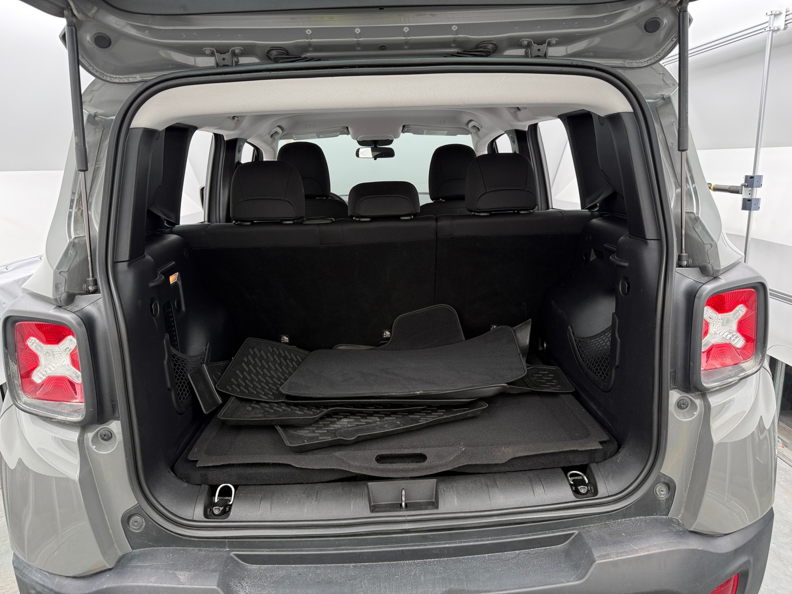 Thumbnail: 2019 Jeep Renegade - 7