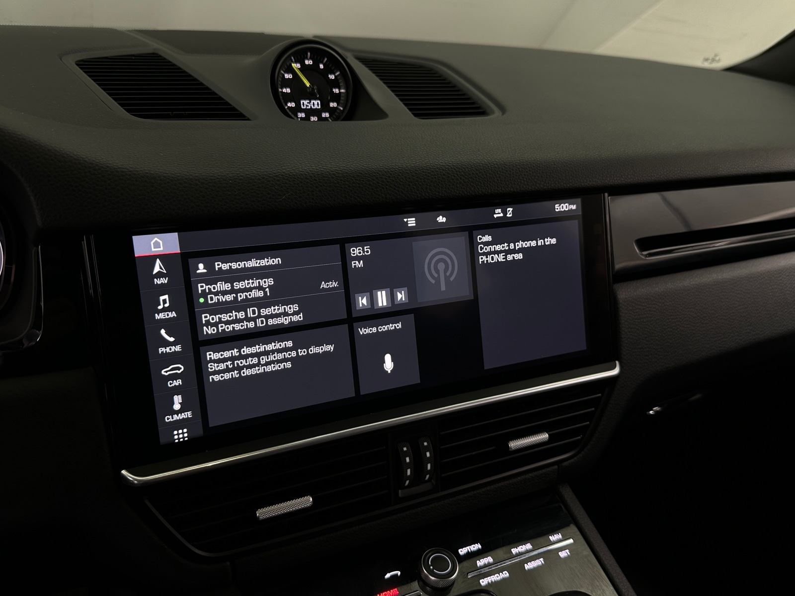 Thumbnail: 2020 Porsche Cayenne - 3