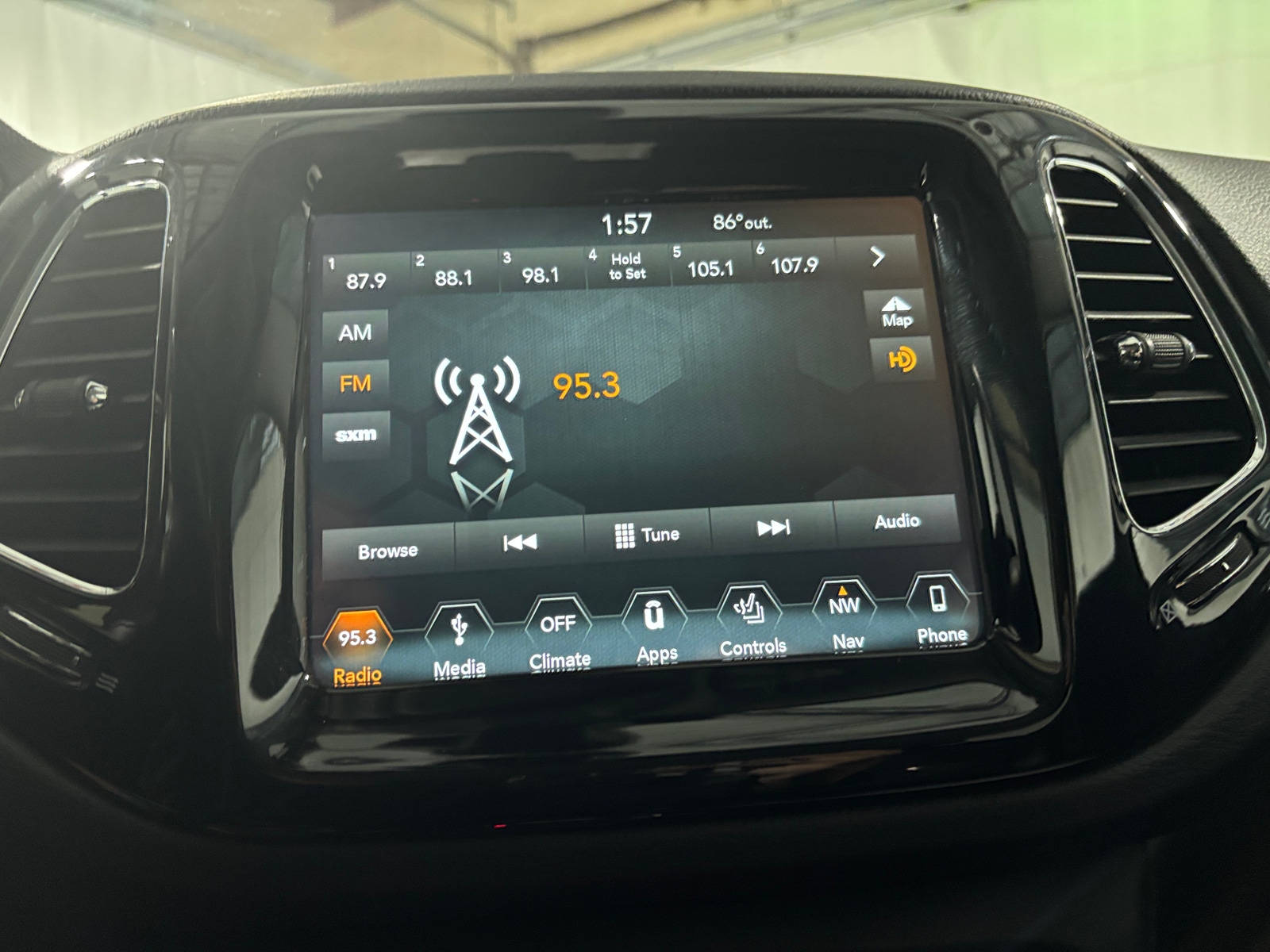 Thumbnail: 2018 Jeep Compass - 3