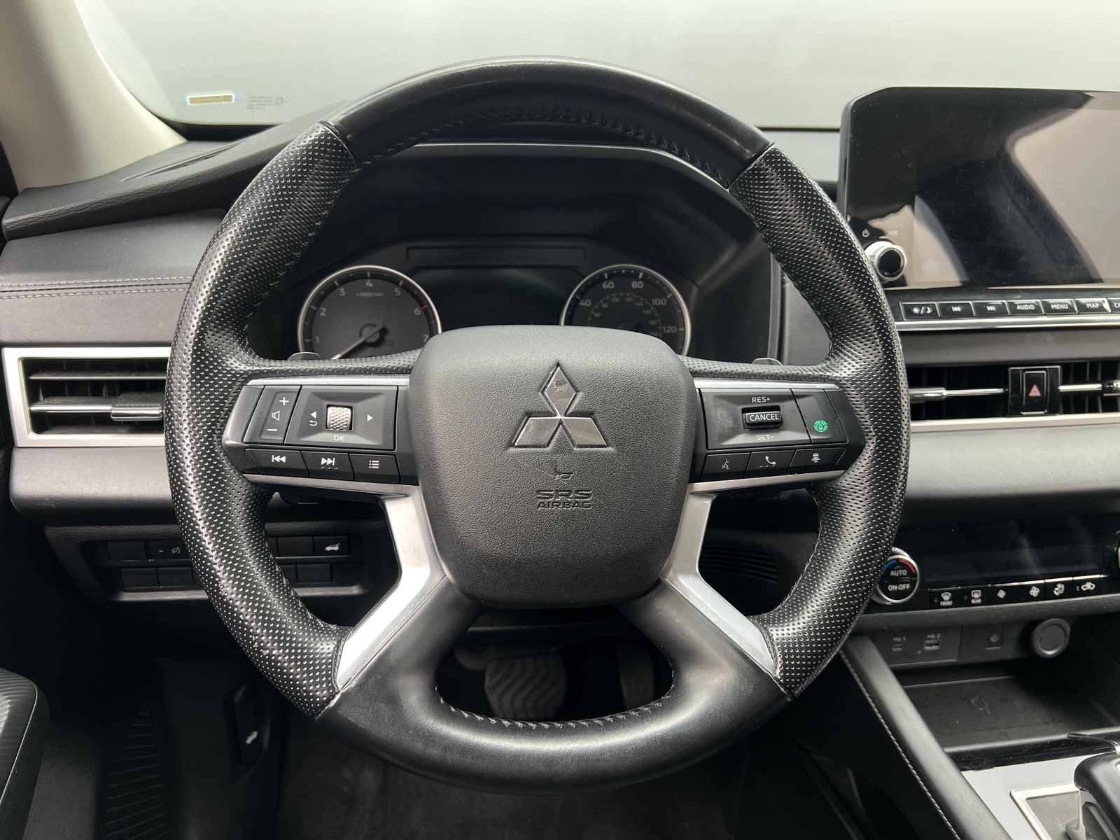 Thumbnail: 2024 Mitsubishi Outlander - 4