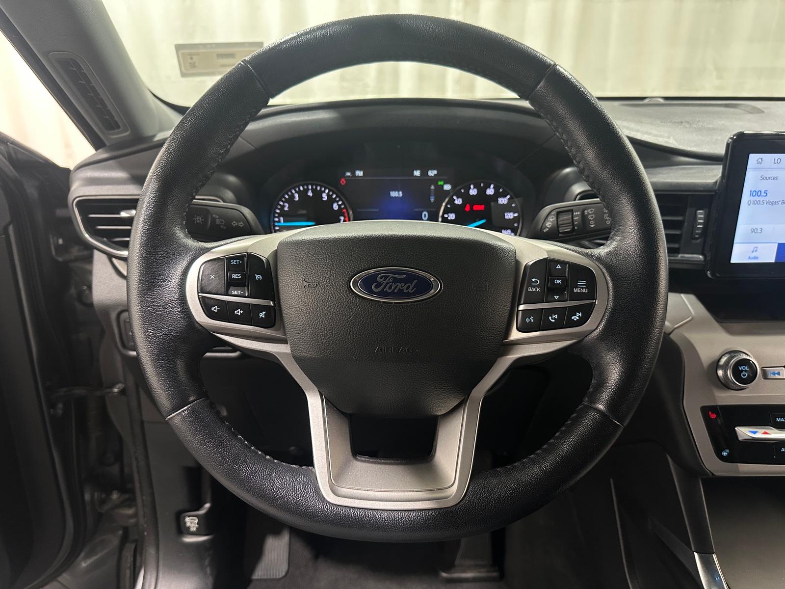 Thumbnail: 2022 Ford Explorer - 4