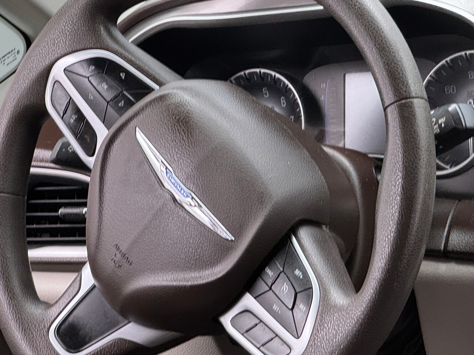 Thumbnail: 2018 Chrysler Pacifica - 5