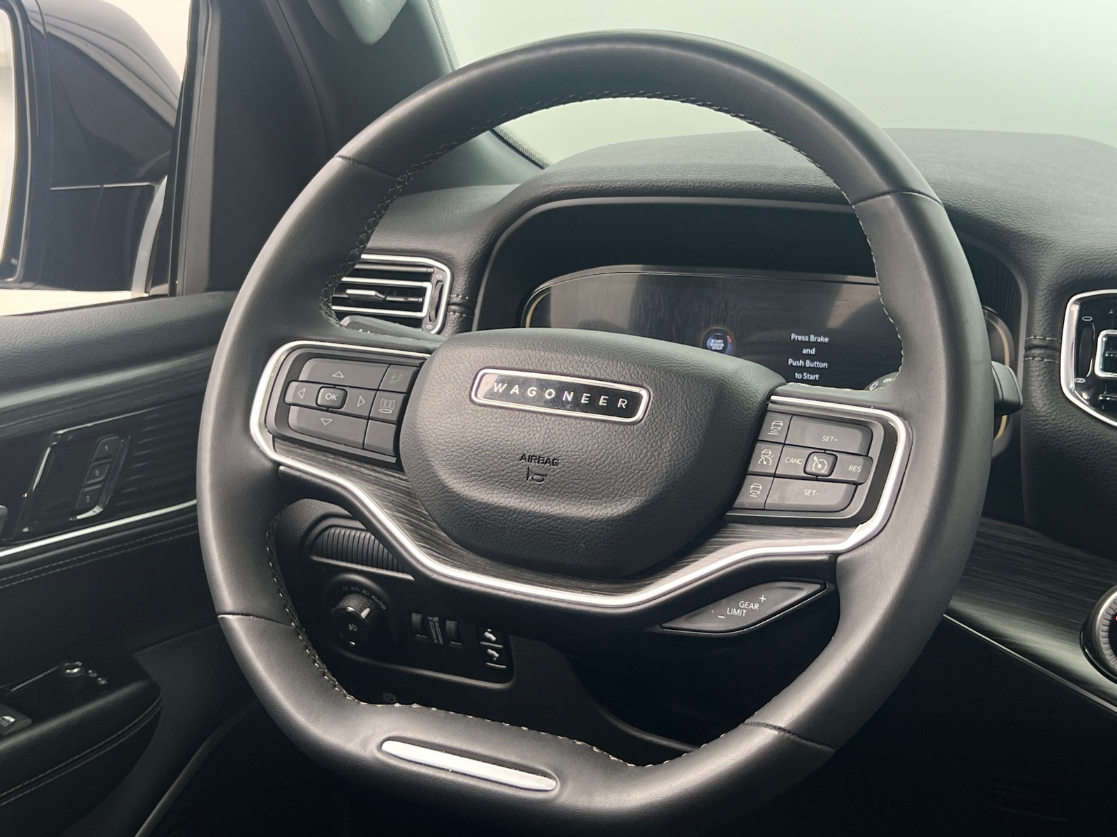 Thumbnail: 2024 Jeep Wagoneer - 4