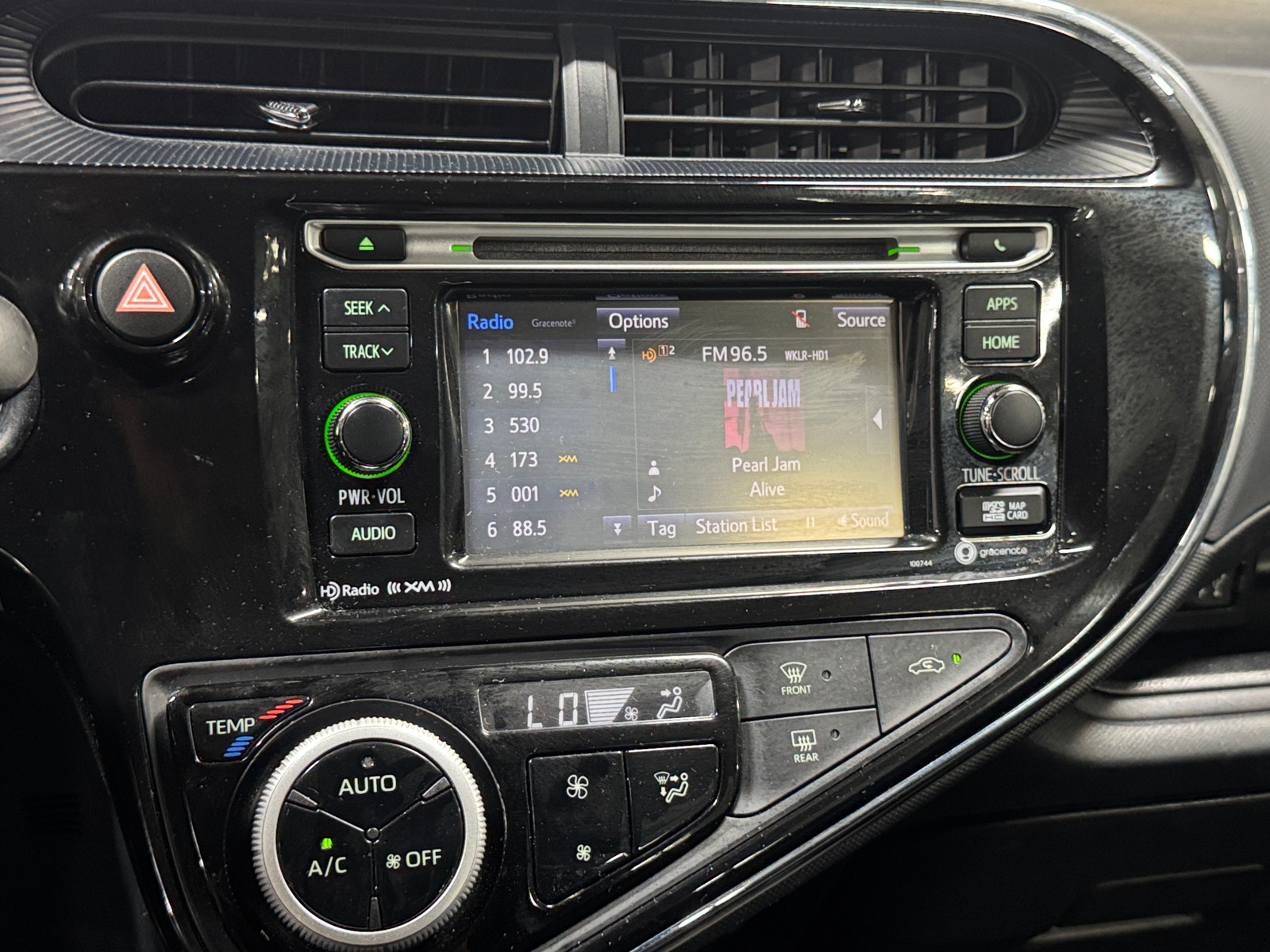 Thumbnail: 2018 Toyota Prius c - 4