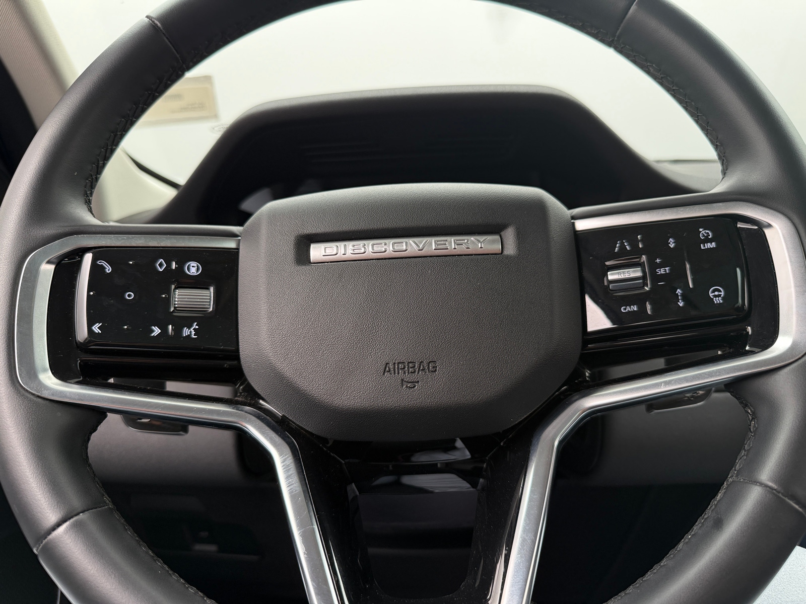 Thumbnail: 2025 Land Rover Discovery Sport - 4