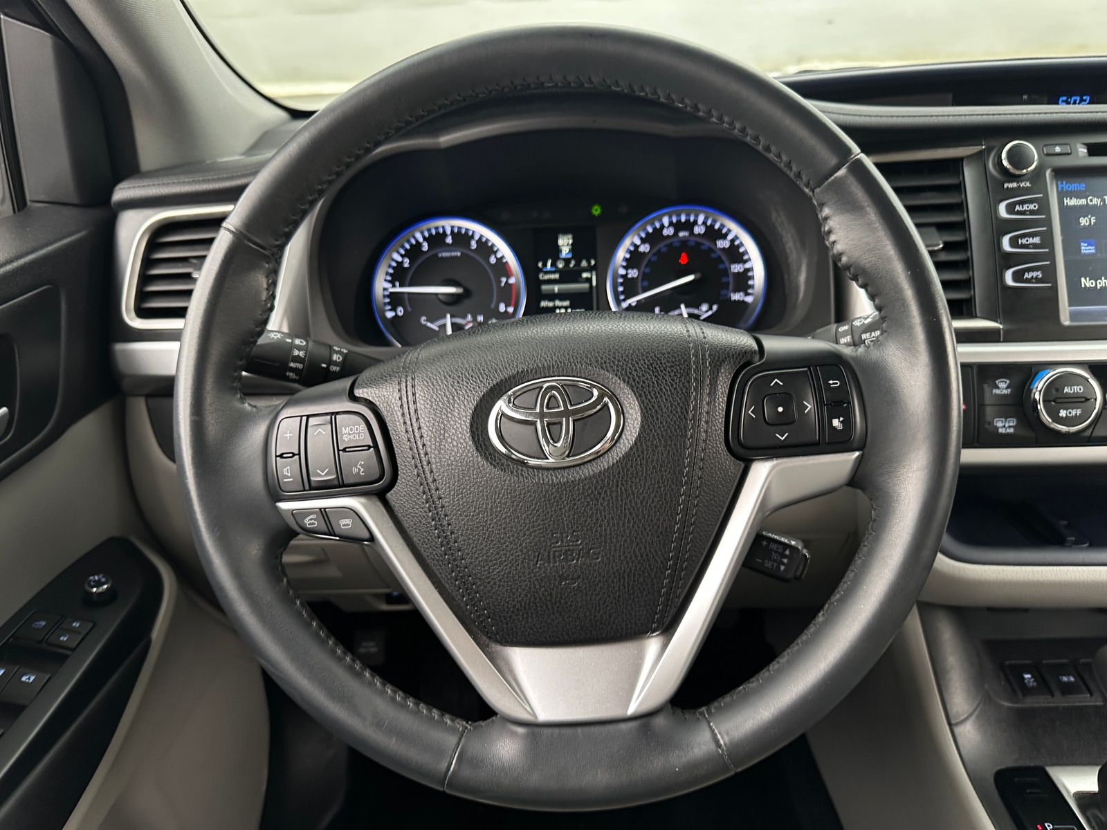 Thumbnail: 2016 Toyota Highlander - 4