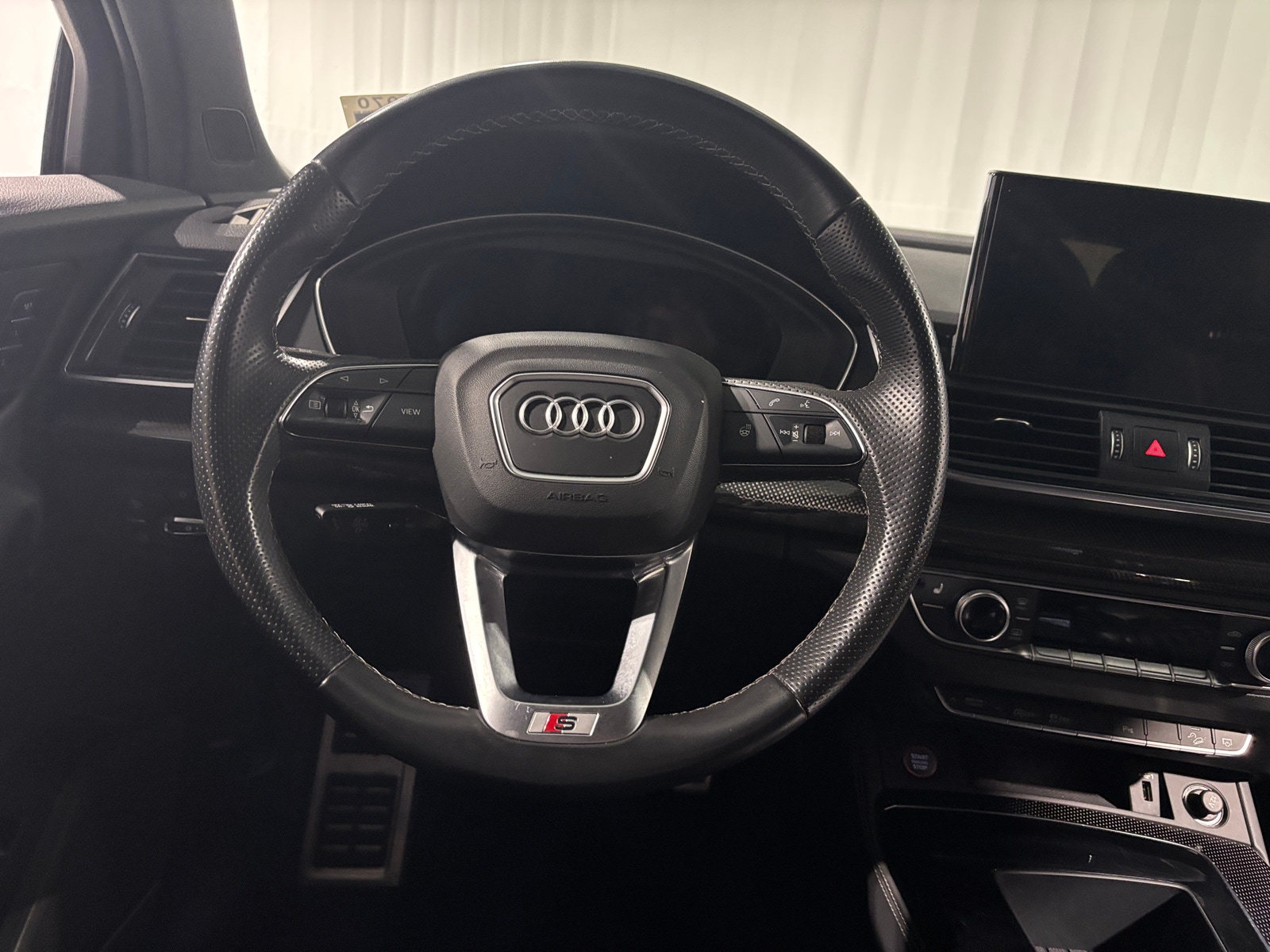 Thumbnail: 2023 Audi SQ5 - 4