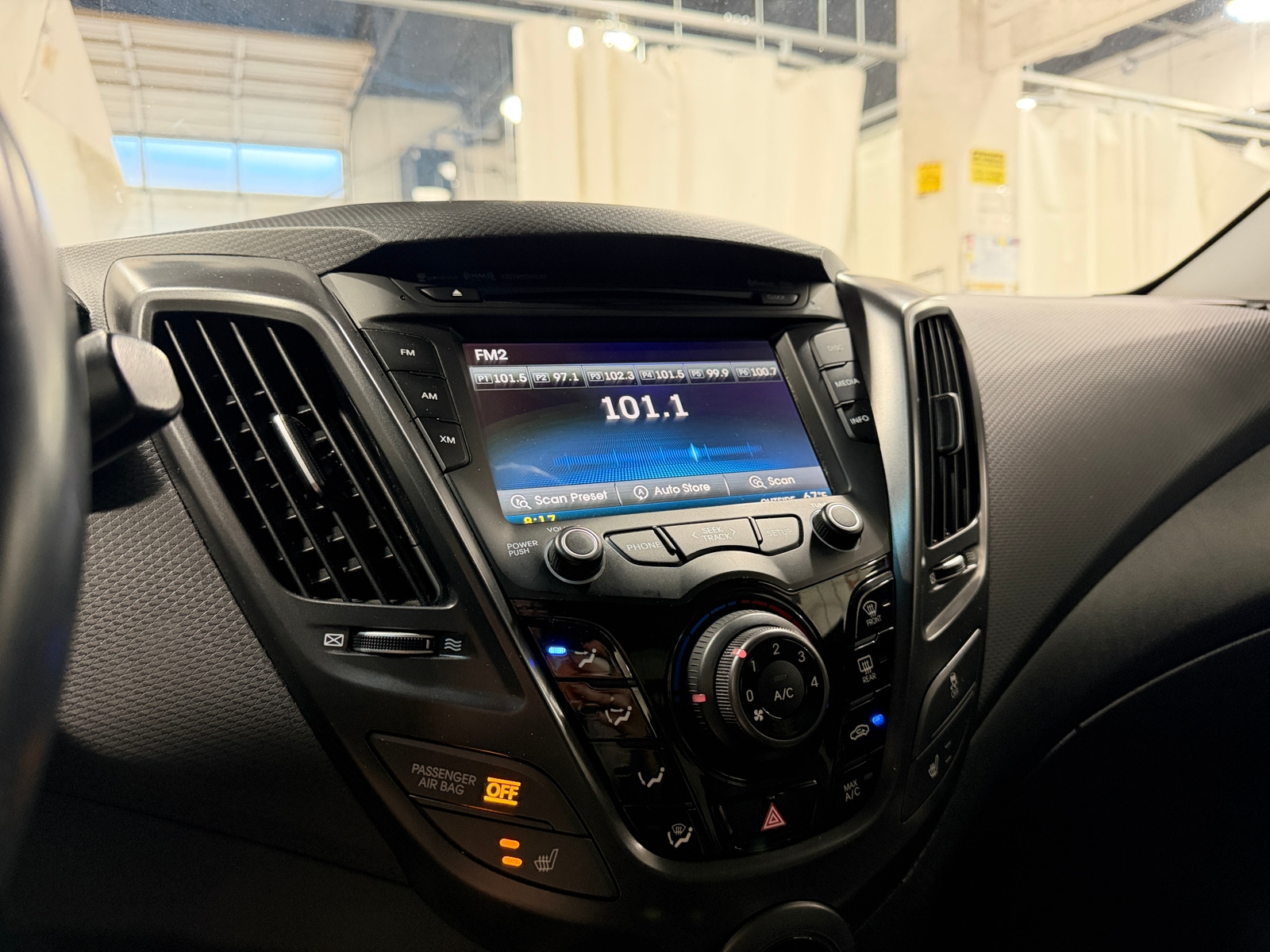 Thumbnail: 2015 Hyundai Veloster - 3
