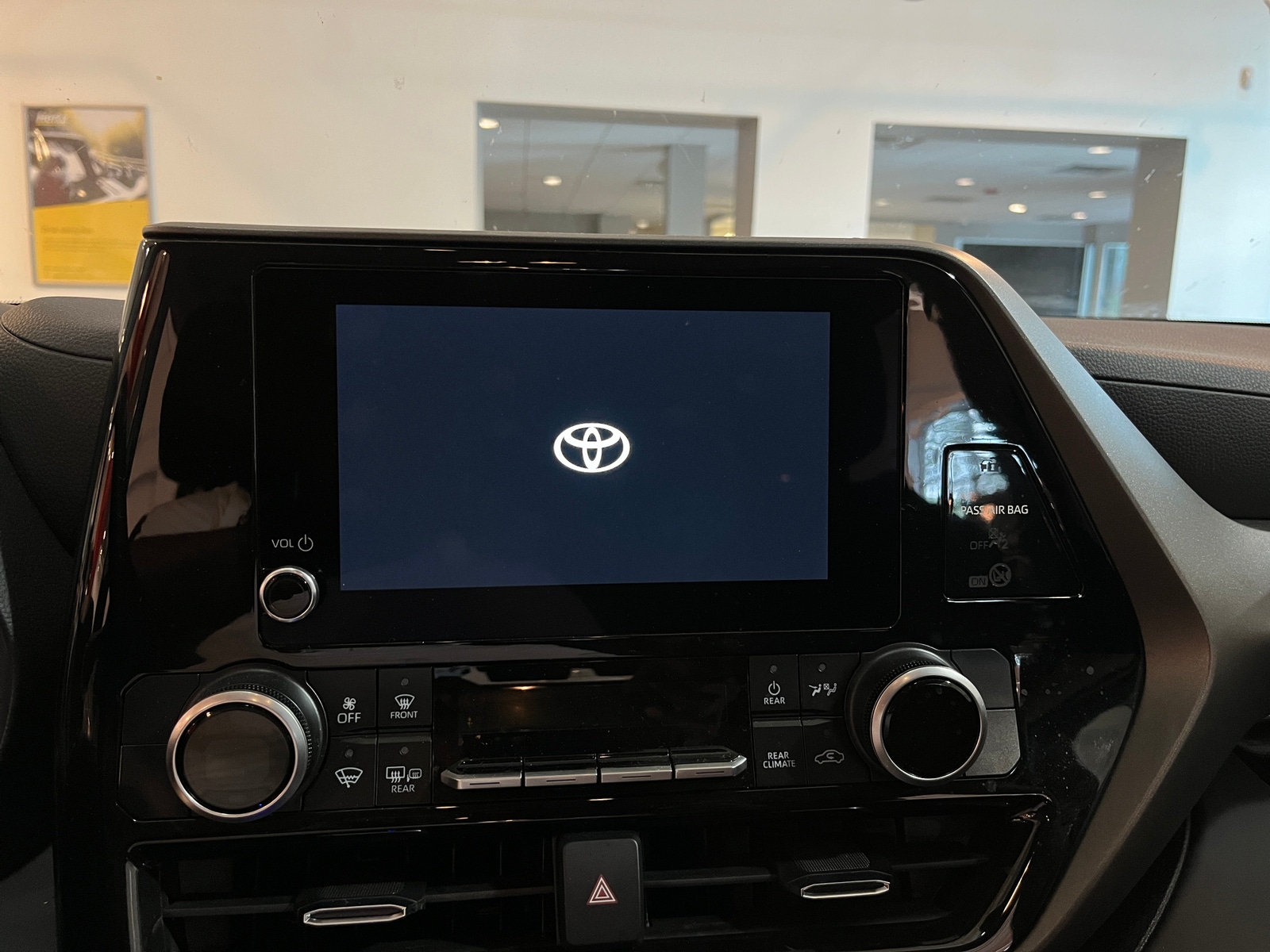 Thumbnail: 2025 Toyota Highlander - 4