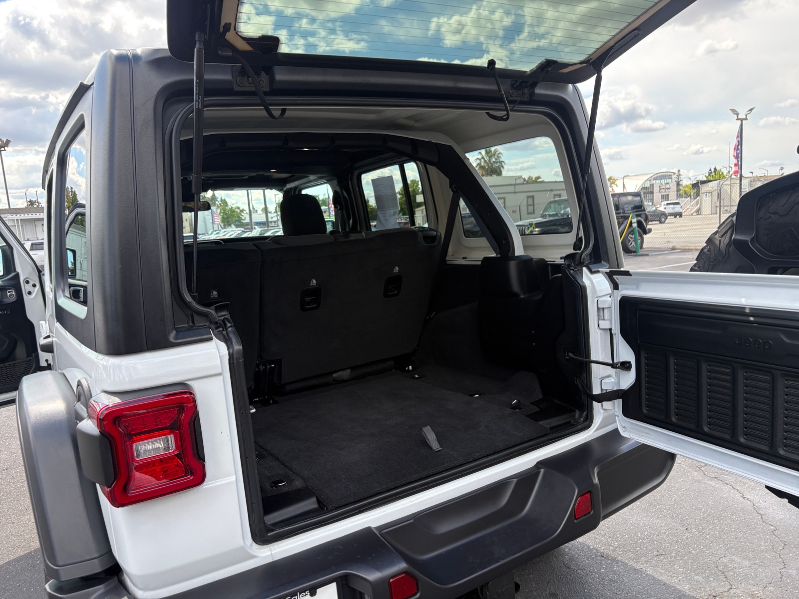 Thumbnail: 2025 Jeep Wrangler - 6