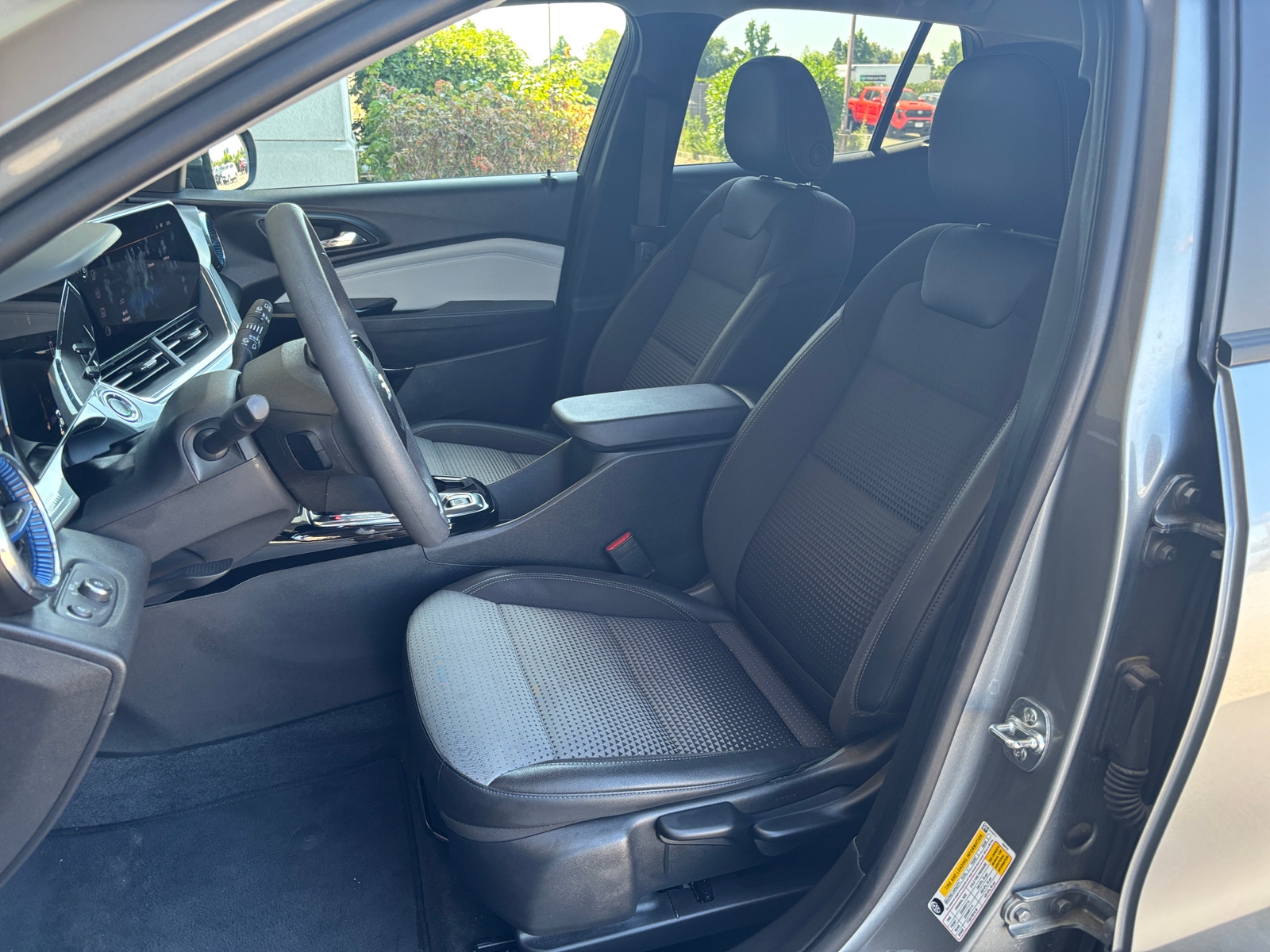 Thumbnail: 2025 Chevrolet Trax - 2