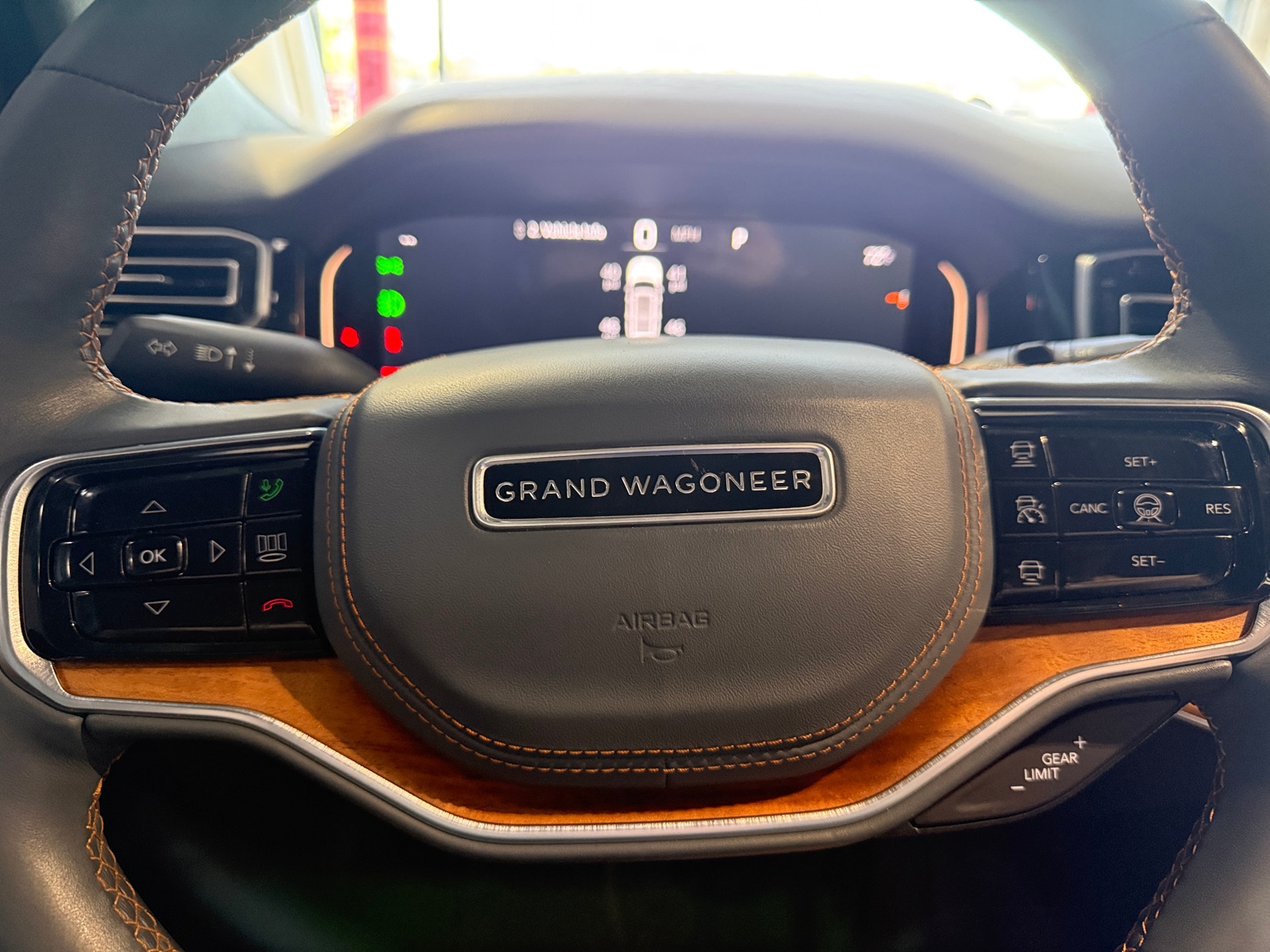 Thumbnail: 2022 Jeep Grand Wagoneer - 4