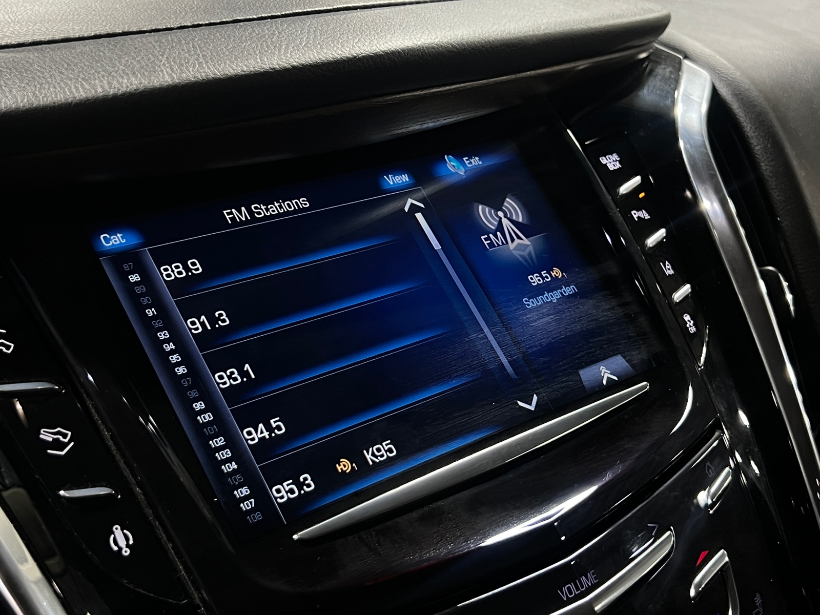 Thumbnail: 2015 Cadillac Escalade - 3