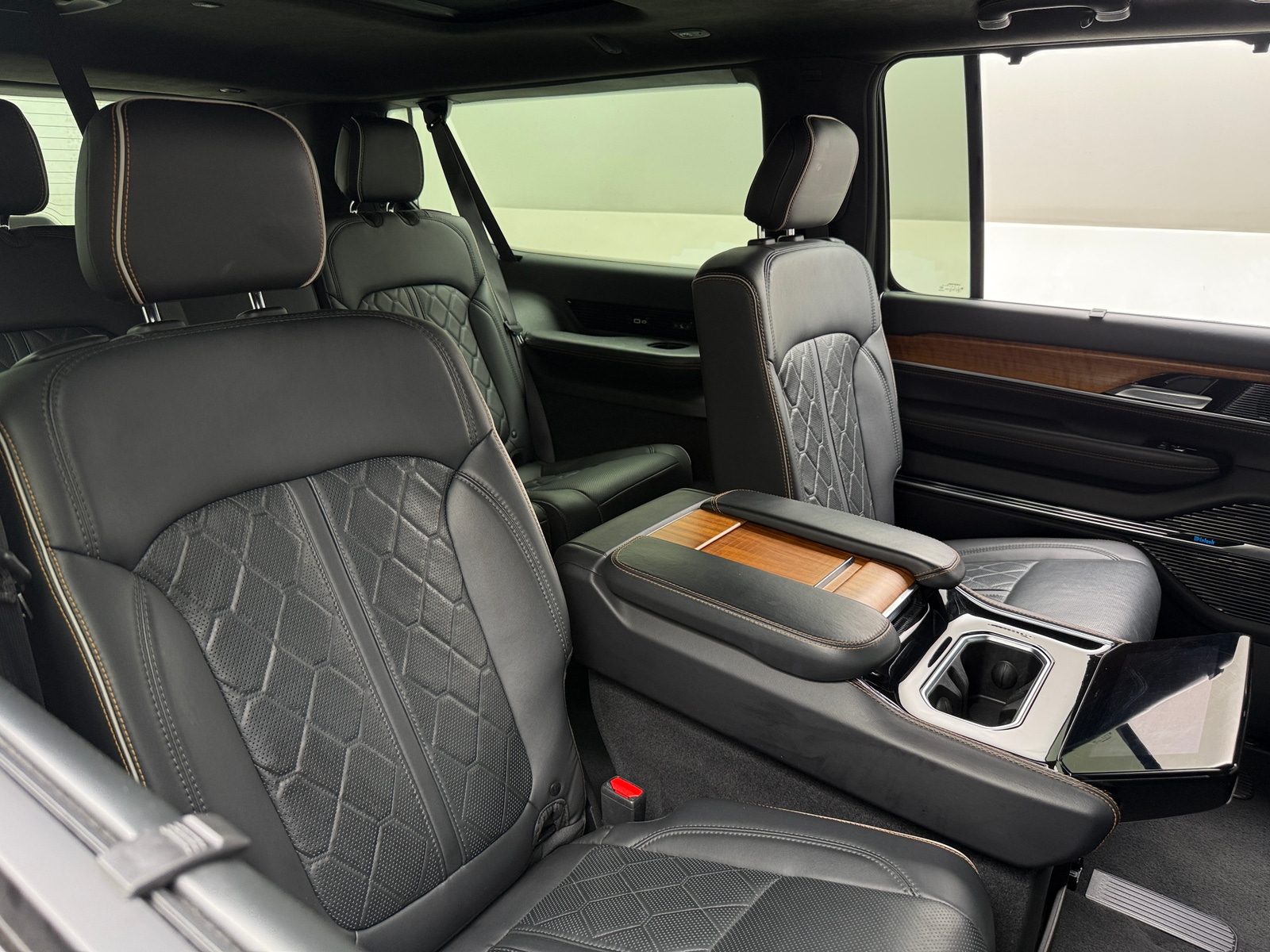 Thumbnail: 2024 Jeep Grand Wagoneer L - 5