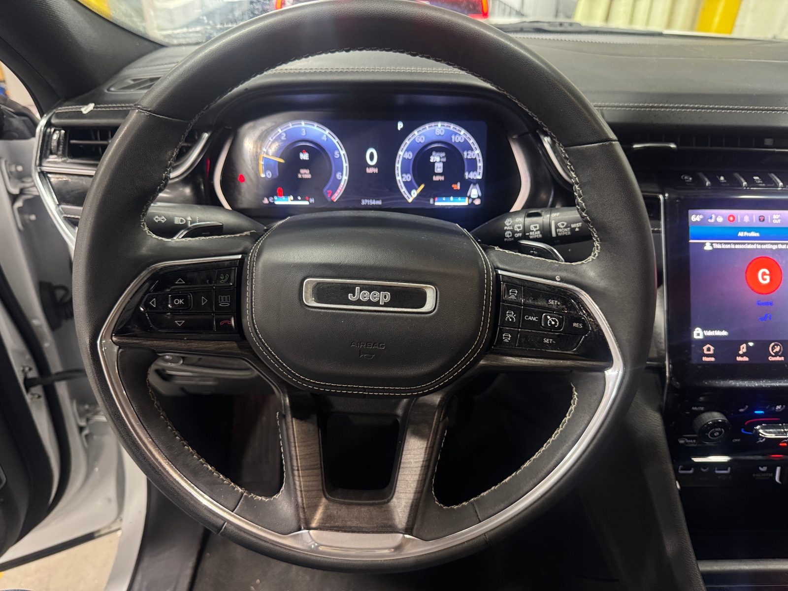 Thumbnail: 2023 Jeep Grand Cherokee L - 4