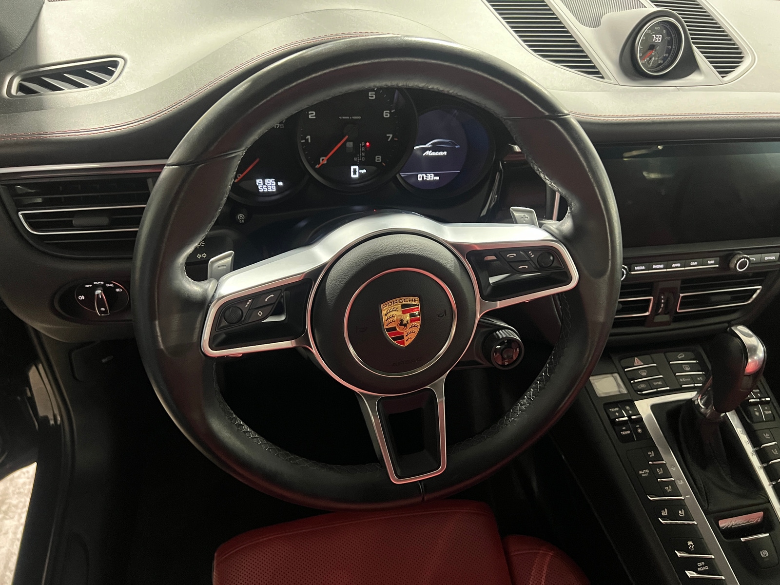 Thumbnail: 2021 Porsche Macan - 4