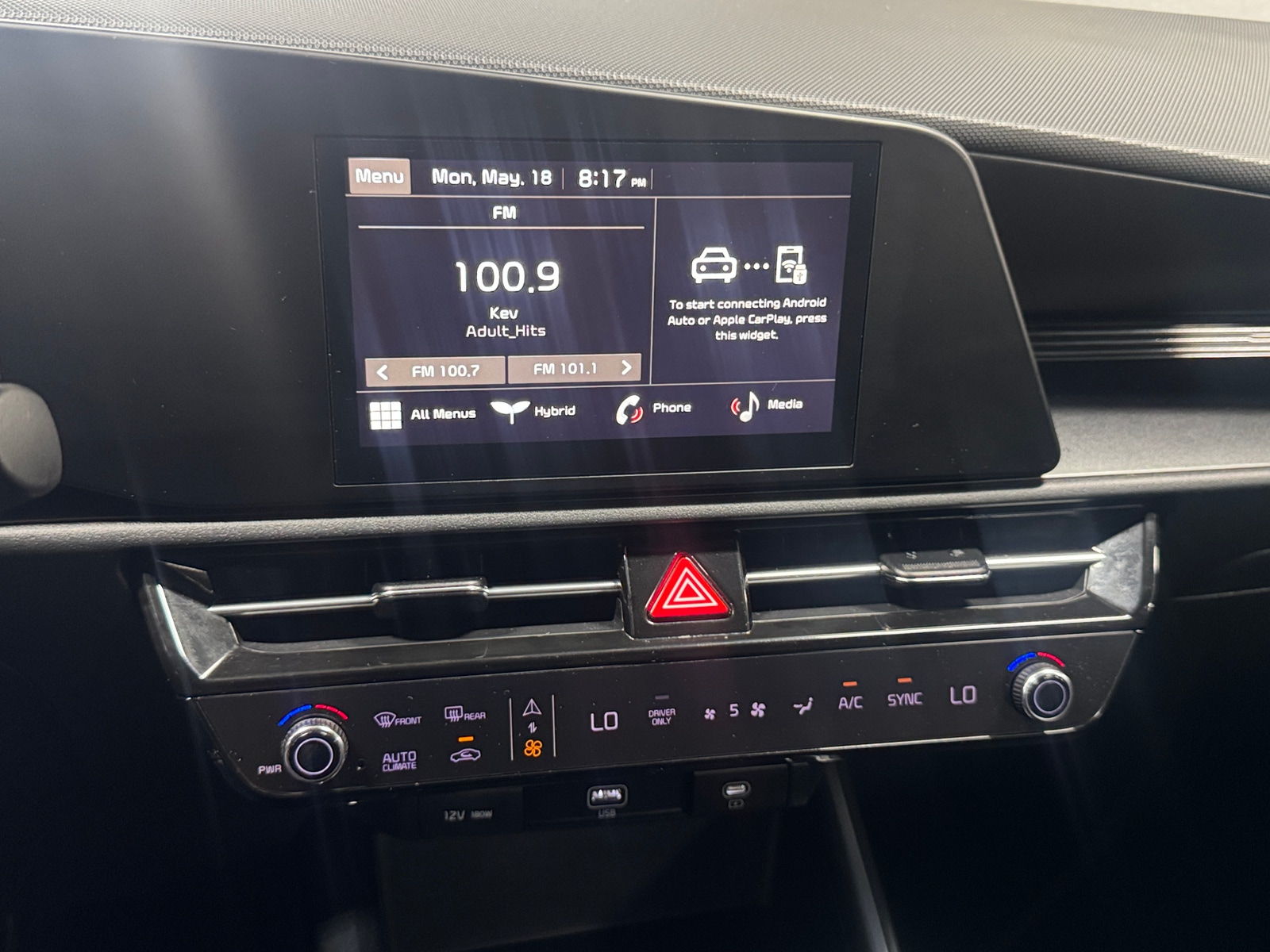 Thumbnail: 2023 Kia Niro - 4