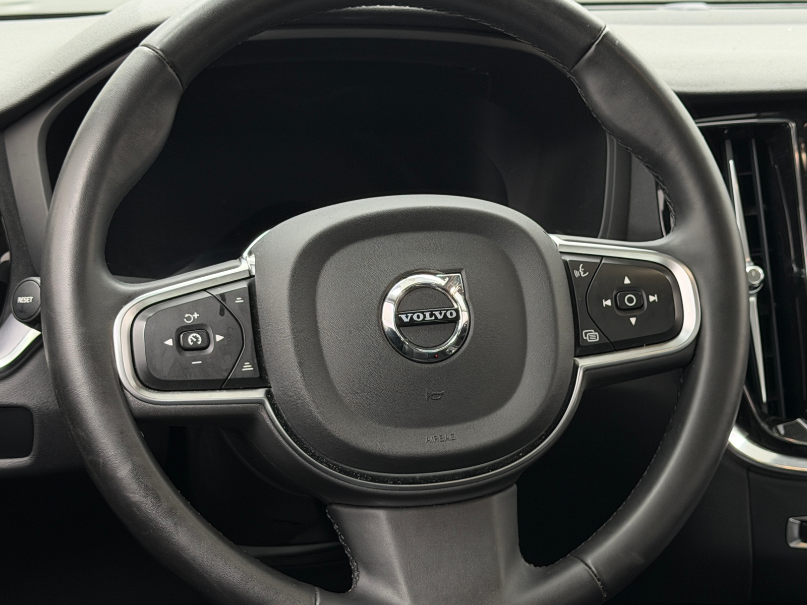 Thumbnail: 2024 Volvo S60 - 4