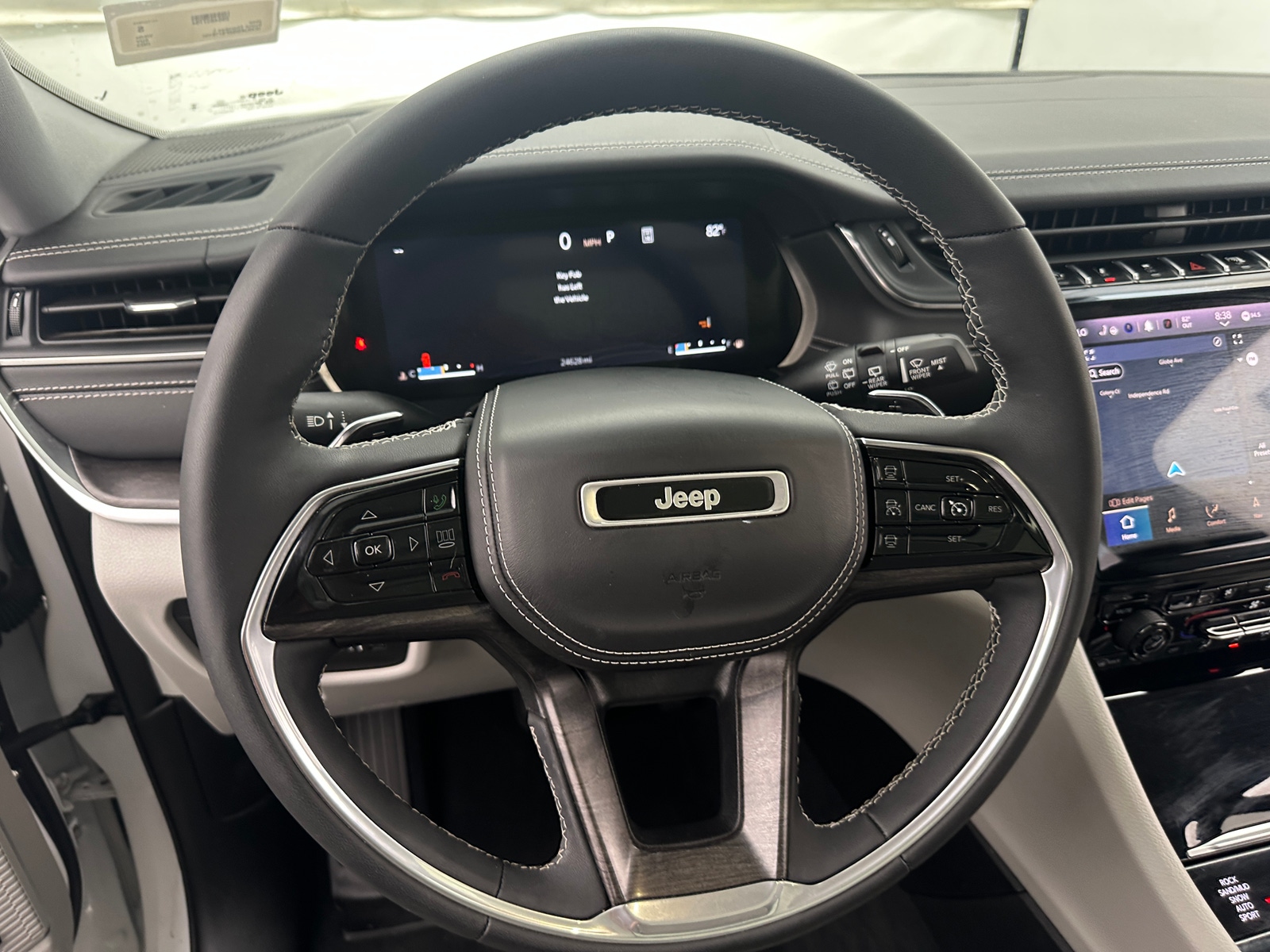 Thumbnail: 2023 Jeep Grand Cherokee L - 4