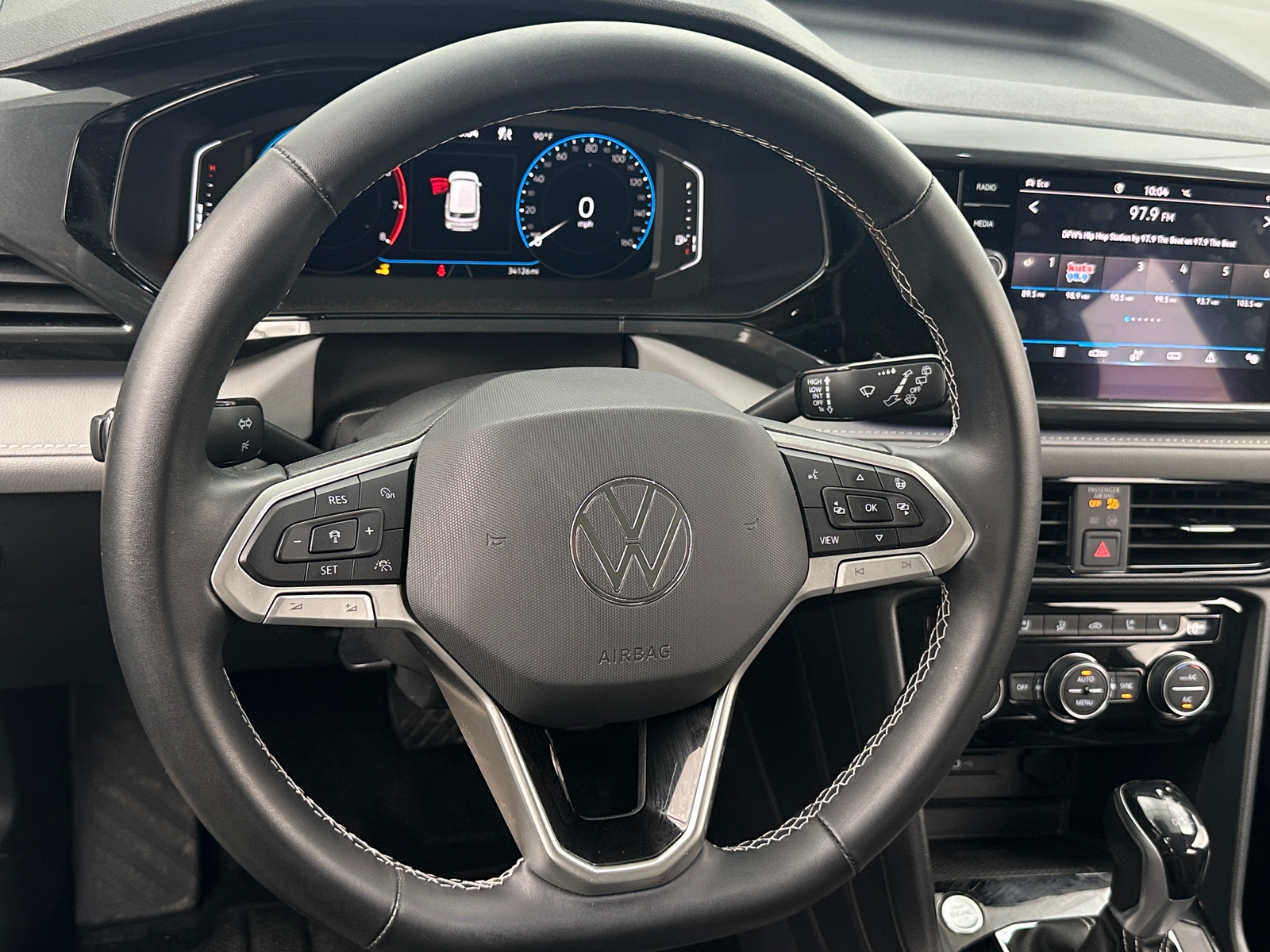 Thumbnail: 2022 Volkswagen Taos - 4