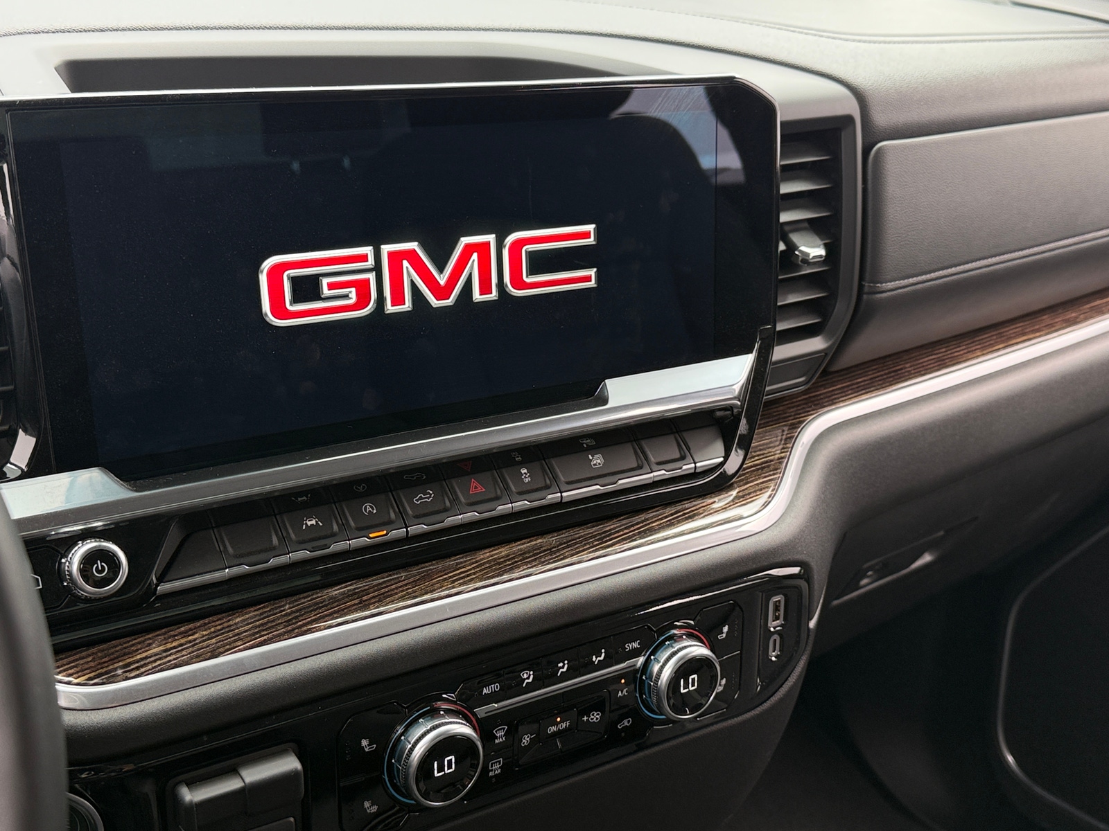 Thumbnail: 2025 GMC Sierra 1500 - 4