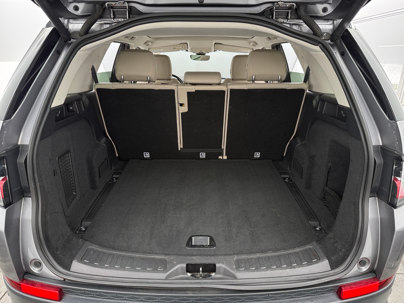 Thumbnail: 2020 Land Rover Discovery Sport - 6