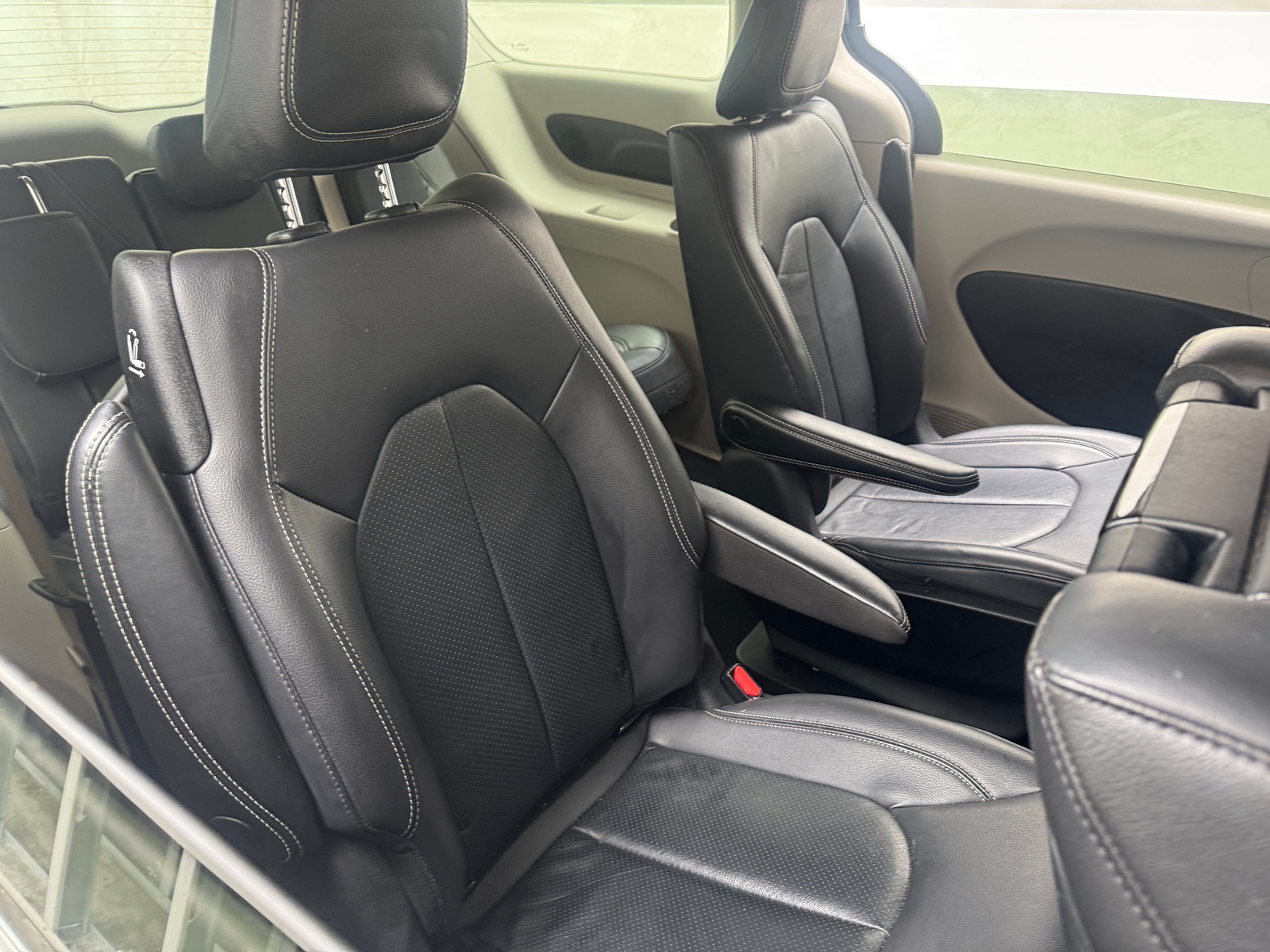 Thumbnail: 2022 Chrysler Pacifica - 5