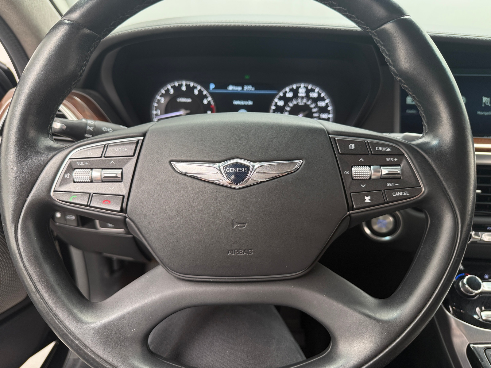 Thumbnail: 2017 Genesis G90 - 4
